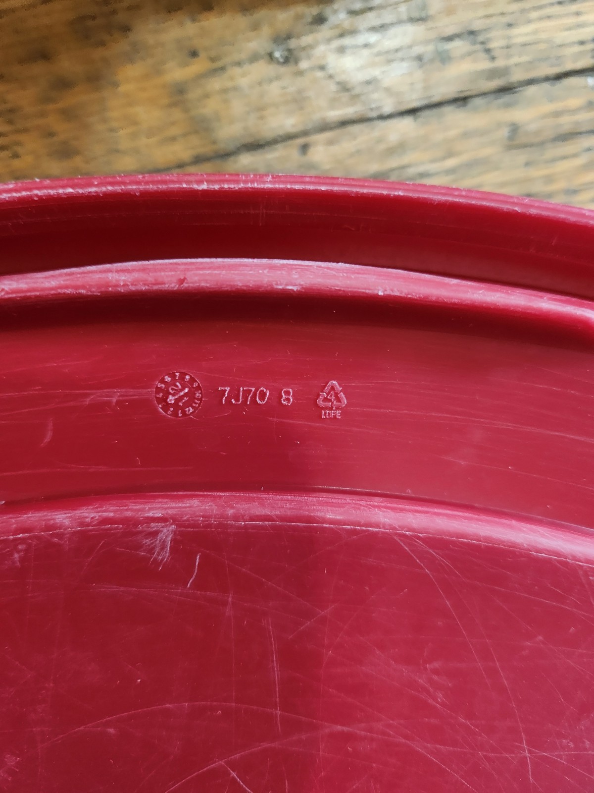 3 Piece Rubbermaid Food container Easy Find Red Square Replacement Lids 7J70 9″
