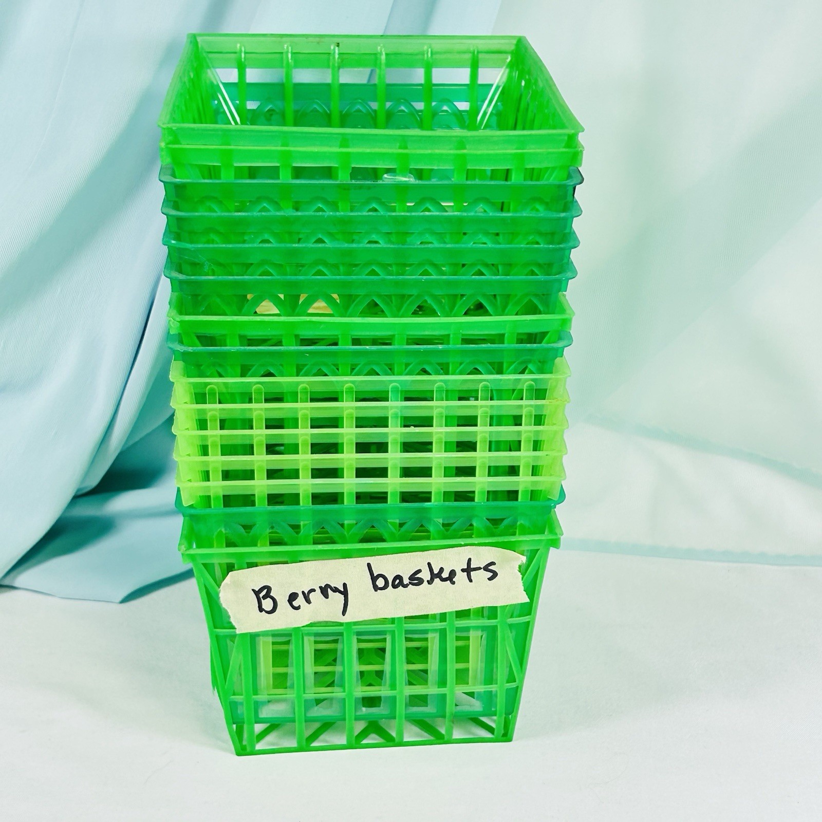 Vintage Green Plastic Berry Baskets Lot of 15 Strawberry Open Weave Craft