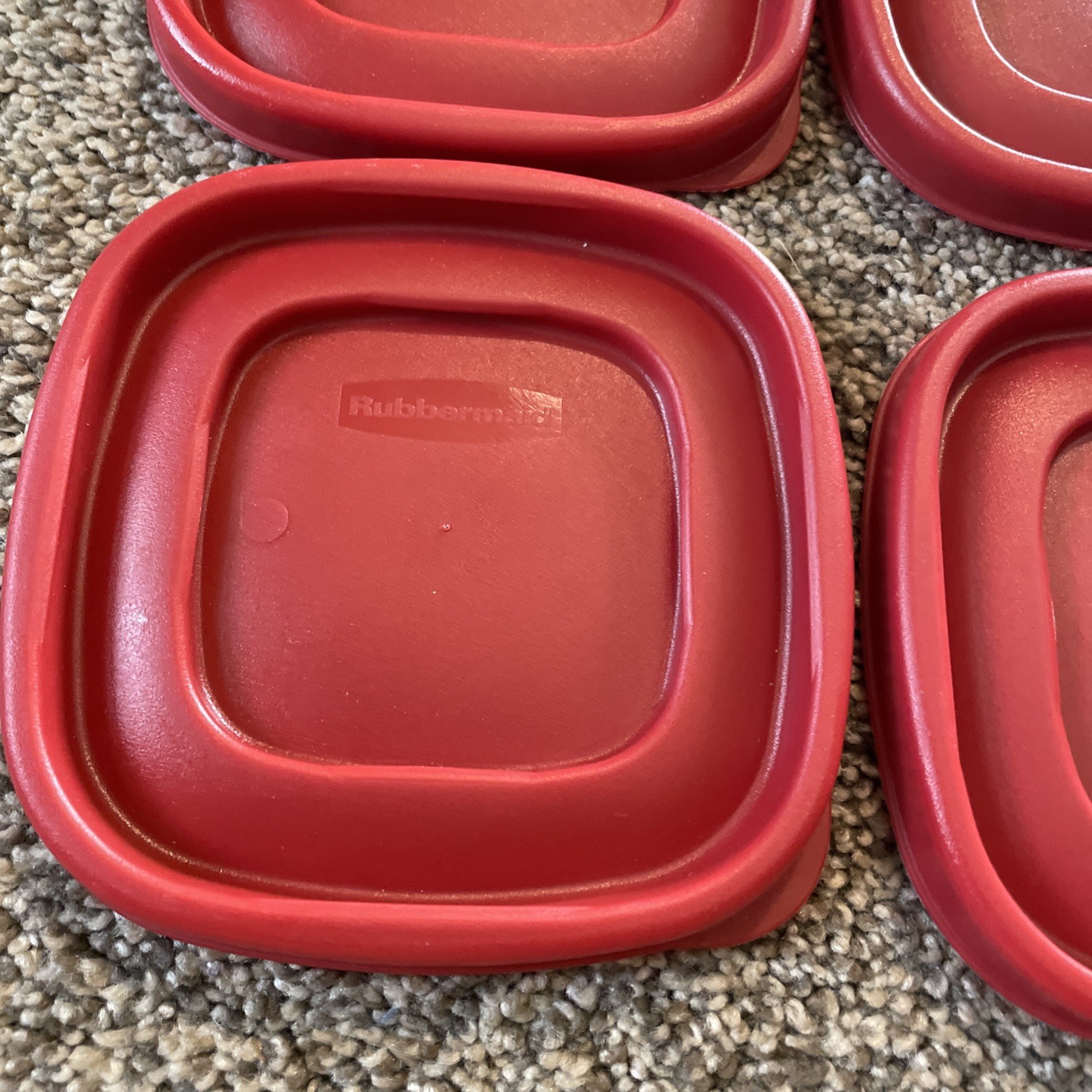 4 Rubbermaid Easy Find 7J58 Replacement Stackable Lids 4.5” Square, Red