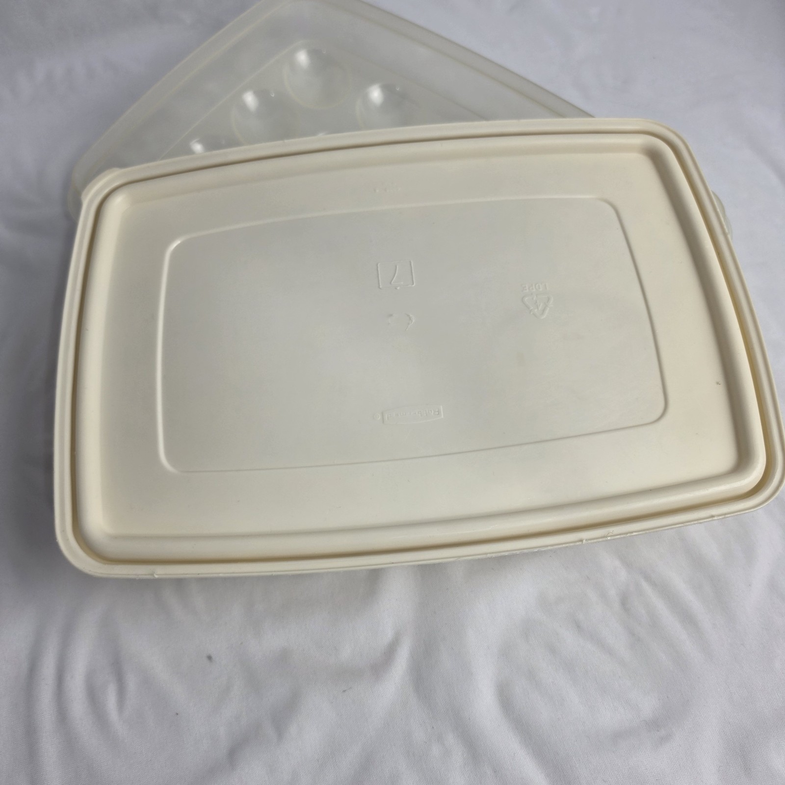 Rubbermaid 20 Deviled Egg Serving & Storing Tray Servin’ Saver 0070 & Almond Lid