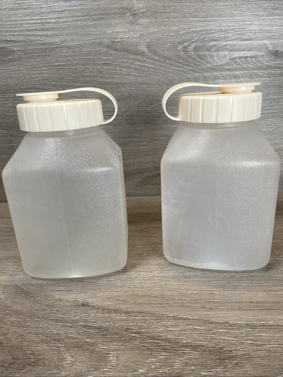 Rubbermaid Servin Saver Bottle Lot Of 4 Pints Quart 1.75 Qt Jug Almond Lids