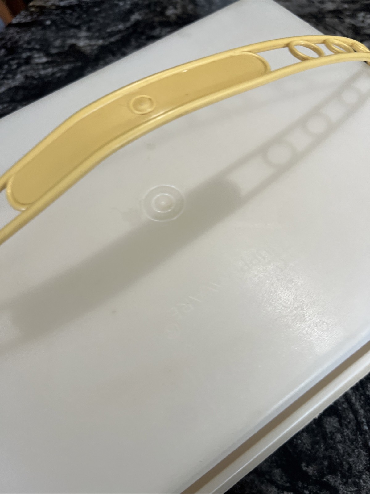 VTG Tupperware 9×13 Rectangle Sheet Cake Taker Carrier Handle Harvest Gold