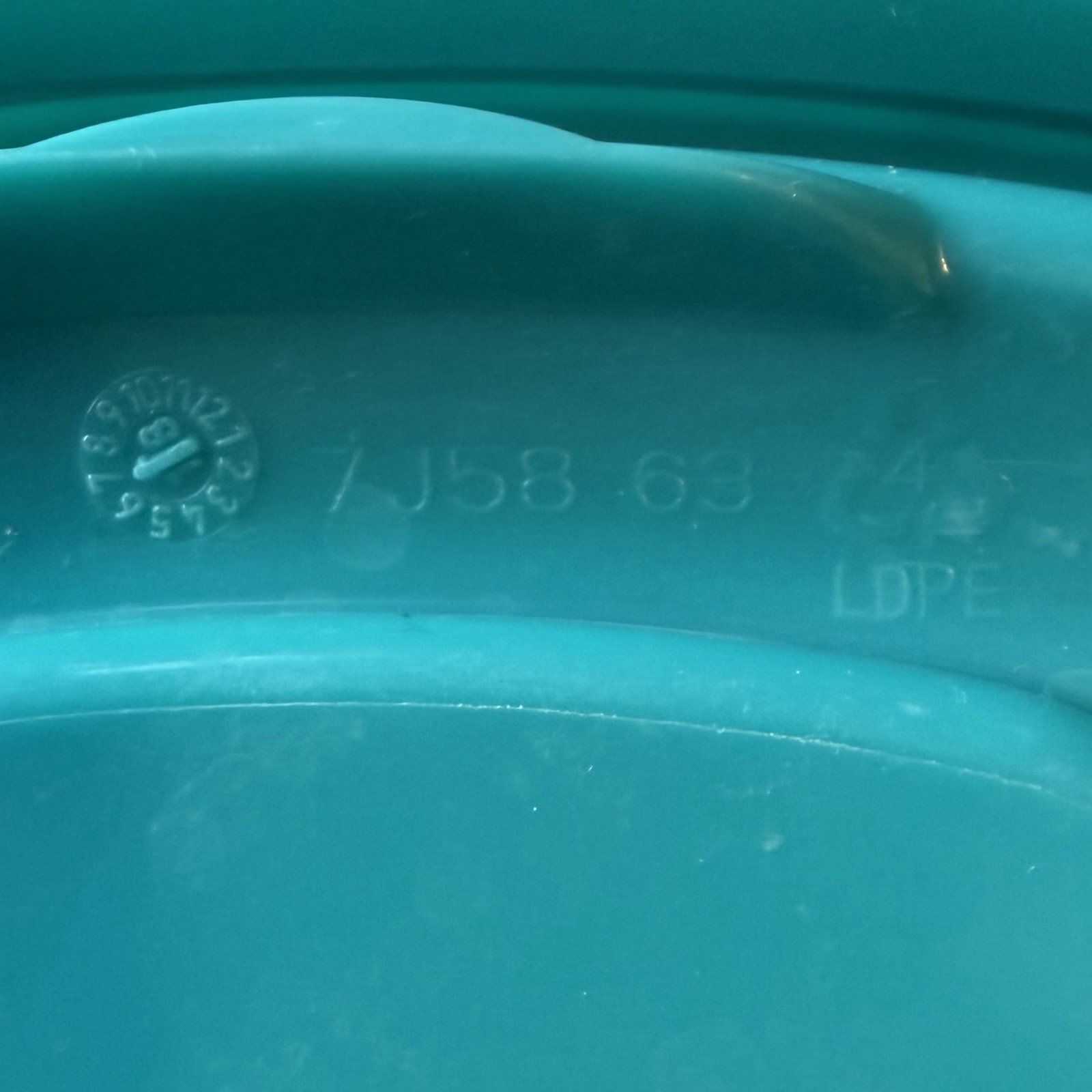 8 Rubbermaid Easy Find Lids – Teal Blue Replacement 4.5″ Square 7J58