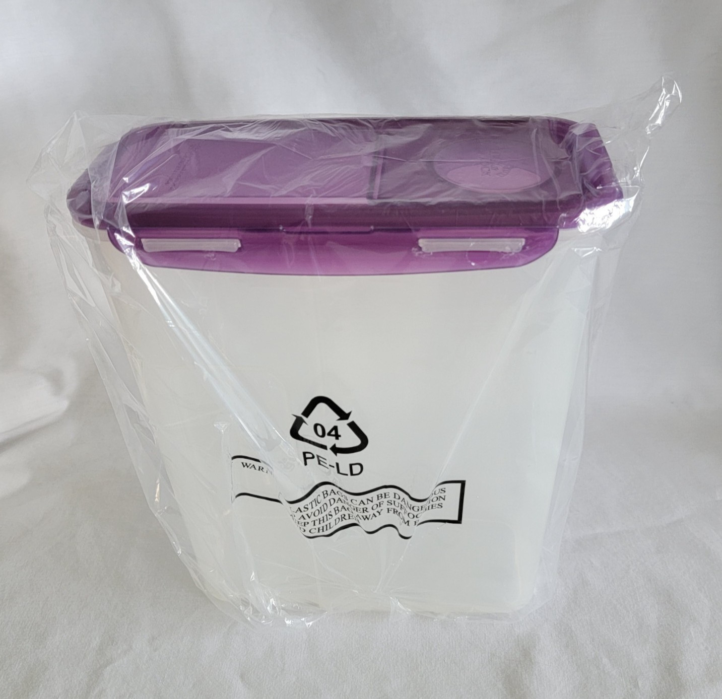 Lock N Lock Classic Storage Dispenser 145oz NEW Plastic Food Container Plum