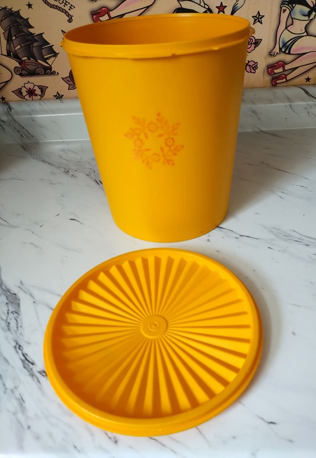Tupperware 1339 large 6 qt. yellow orange maize Servalier canister