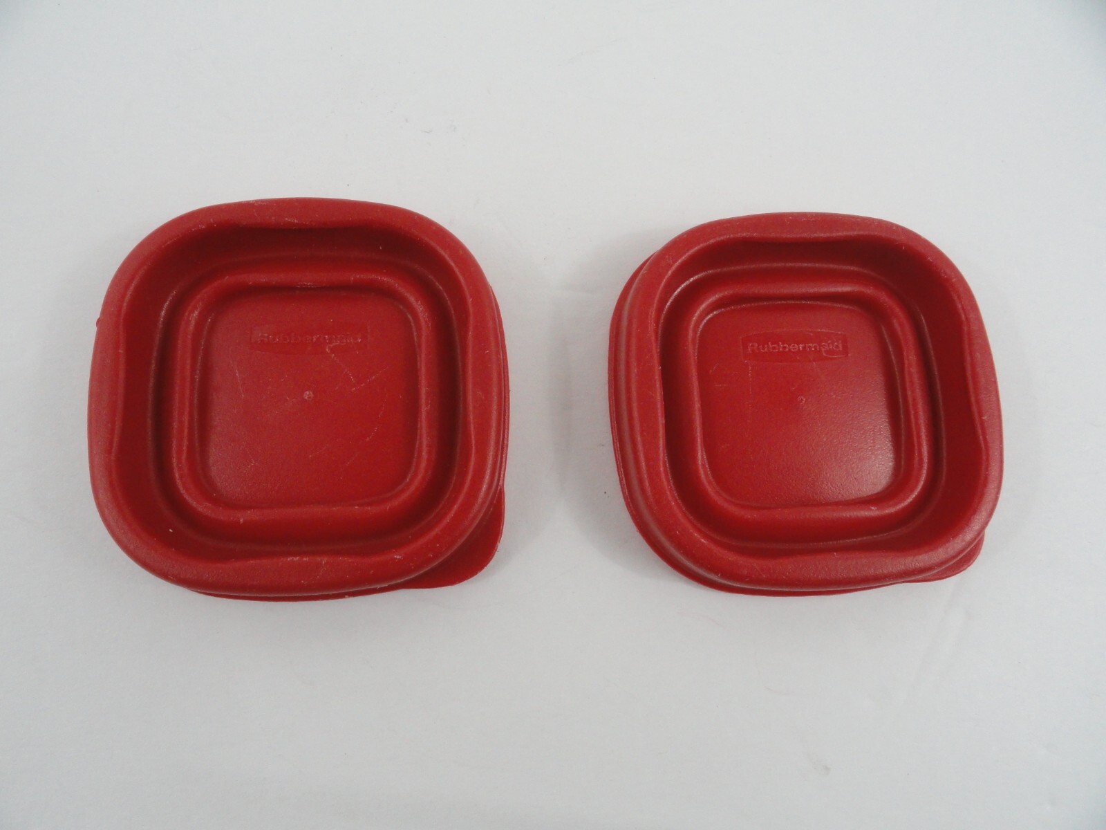 2 Rubbermaid 7J54 Plastic 2″ Snap On Replacement Lids ONLY Red