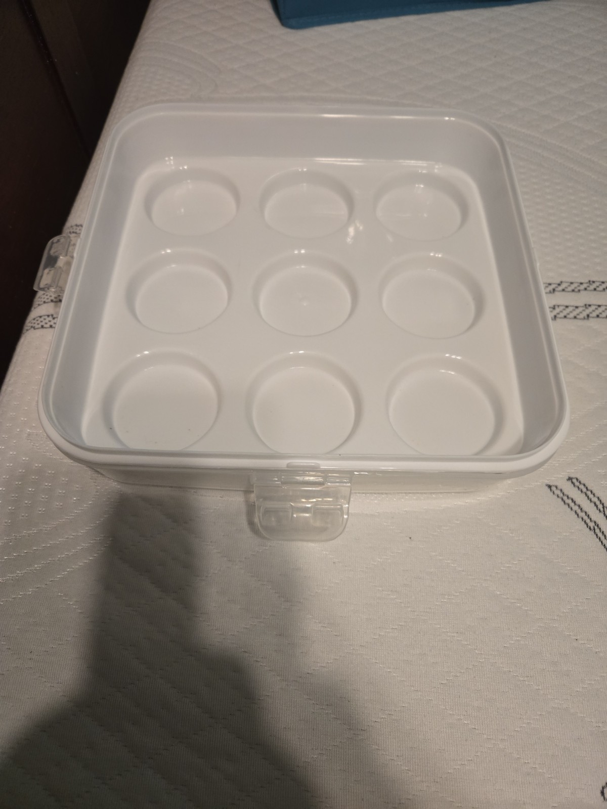 Cupcake Carrier Container With Snap Lock Clear Lid Holds 9 Cupcakes