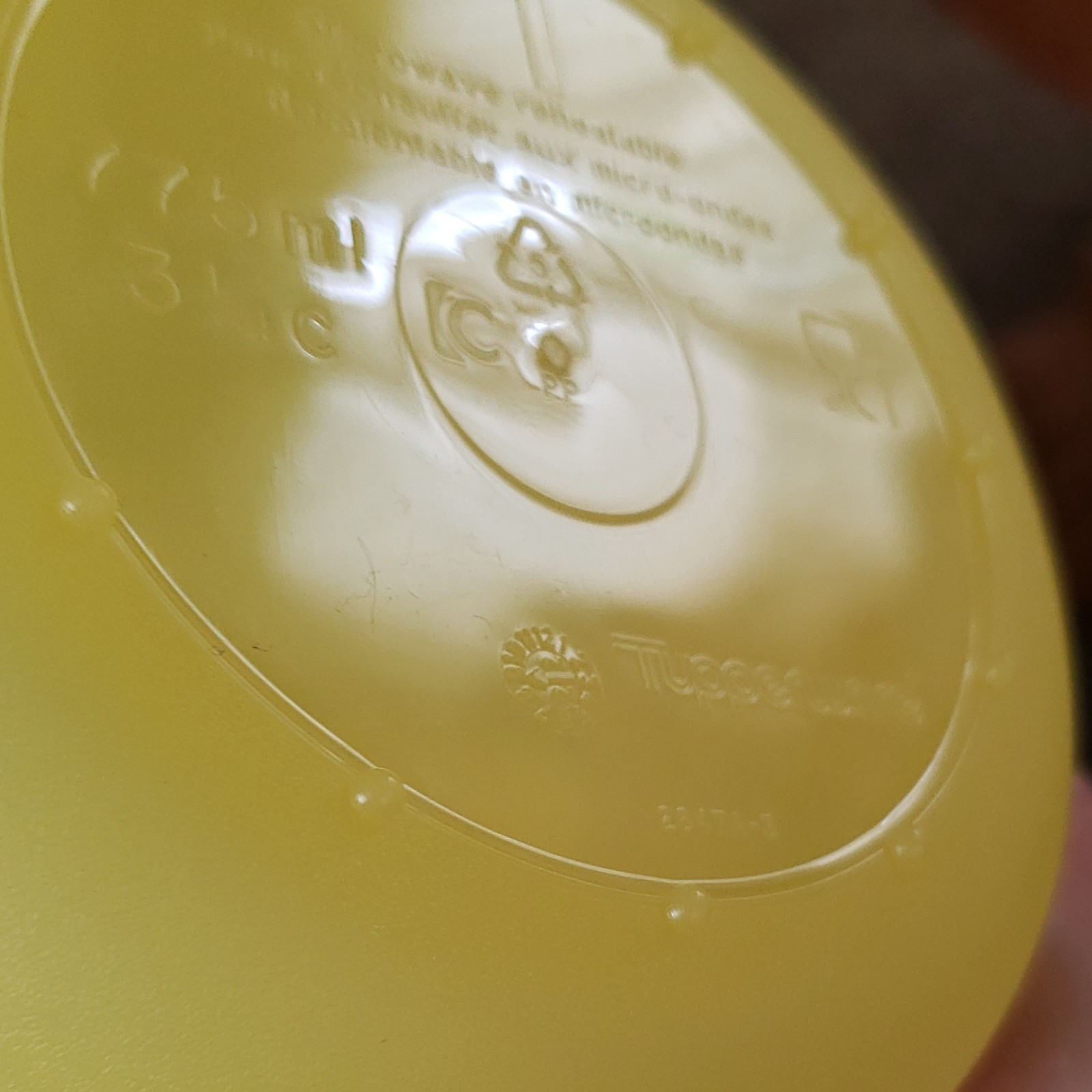 Tupperware Crystalwave Yellow Microwave Reheatable Bowl with Snap Lid 775 ml