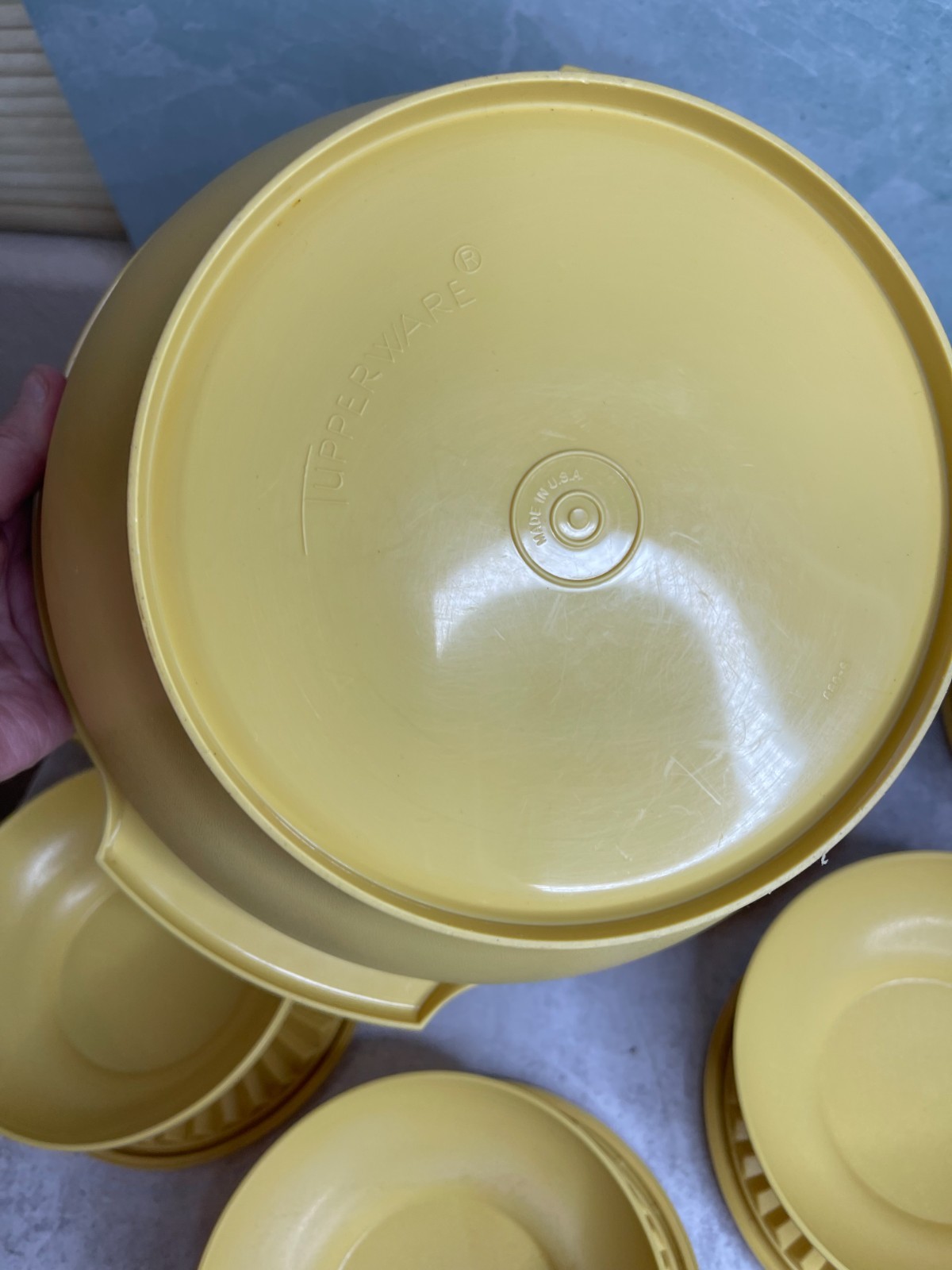 VINTAGE TUPPERWARE Harvest Gold SERVALIER 17 Cup Salad Bowl set #880 #890