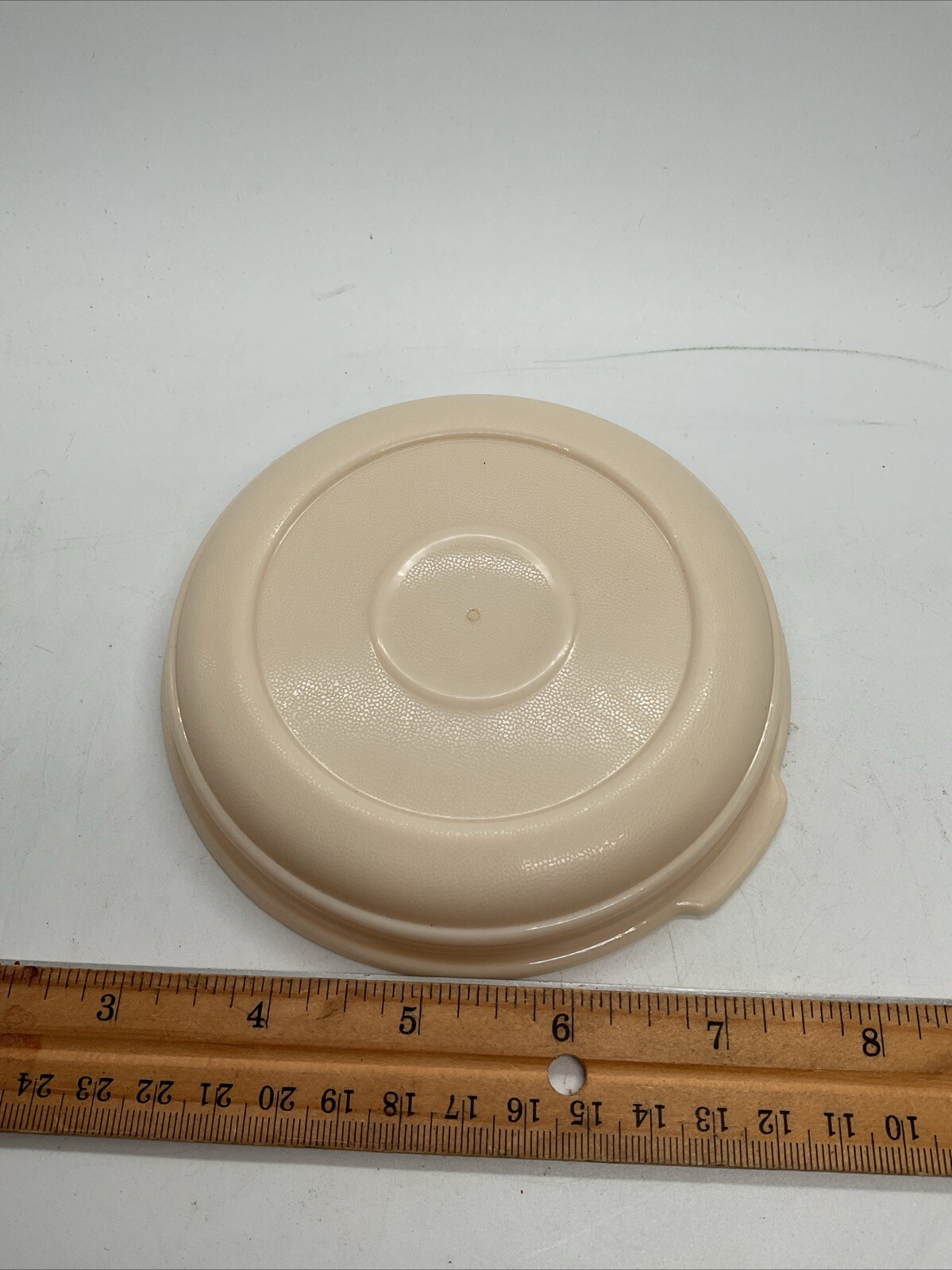 Rubbermaid Servin Saver Replacement Snap Lid – 0019 #7 Round – Almond 4 3/4”