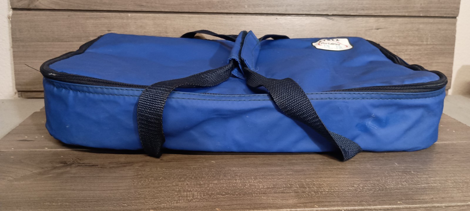Pyrex Portable The Way To Go Blue 16″x10″x3″ Insulated Carry Bag No Hot Packet