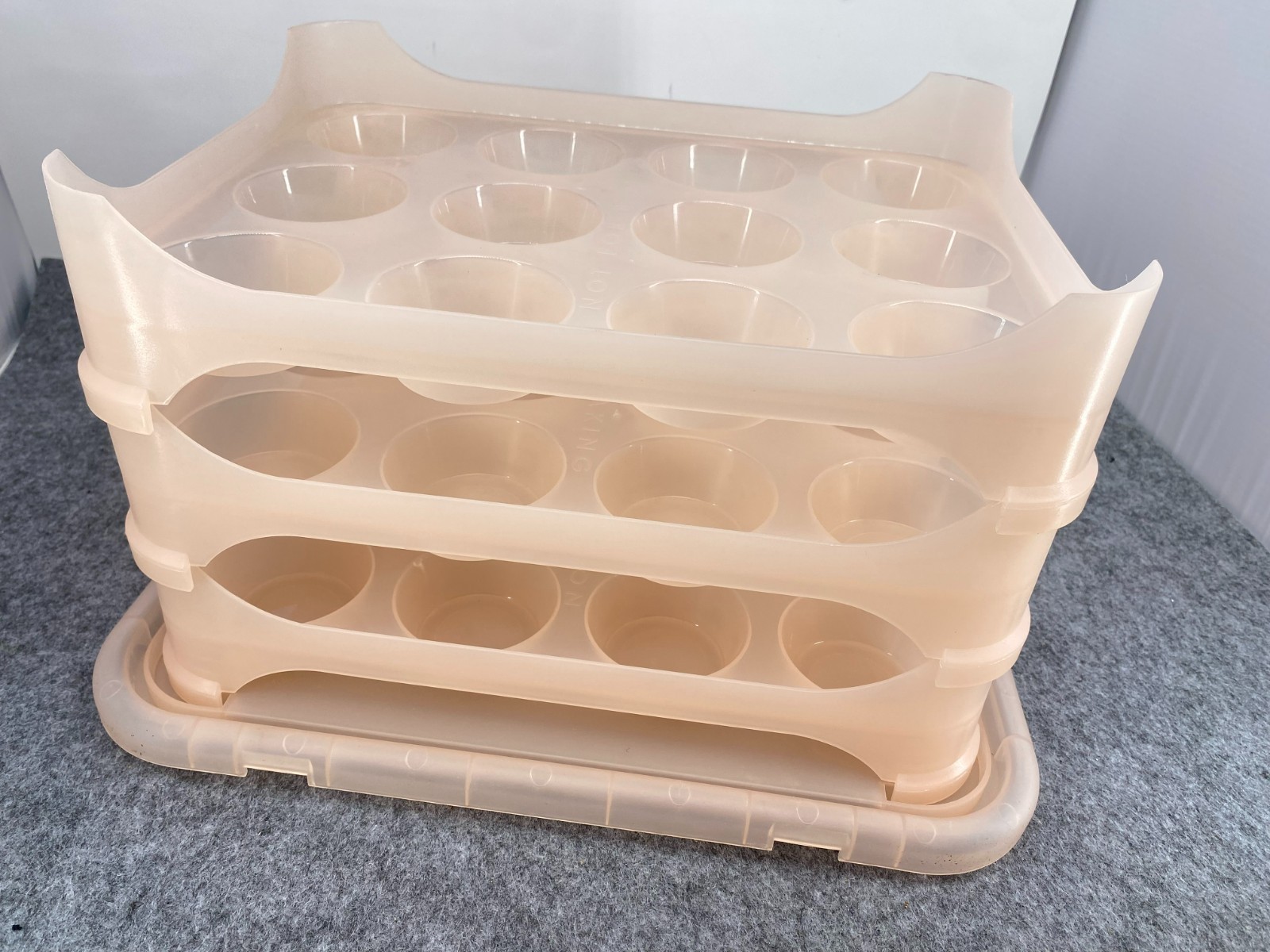 The Cupcake Courier Carrier Holder Peach CLEAR Holds 36 Cupcakes