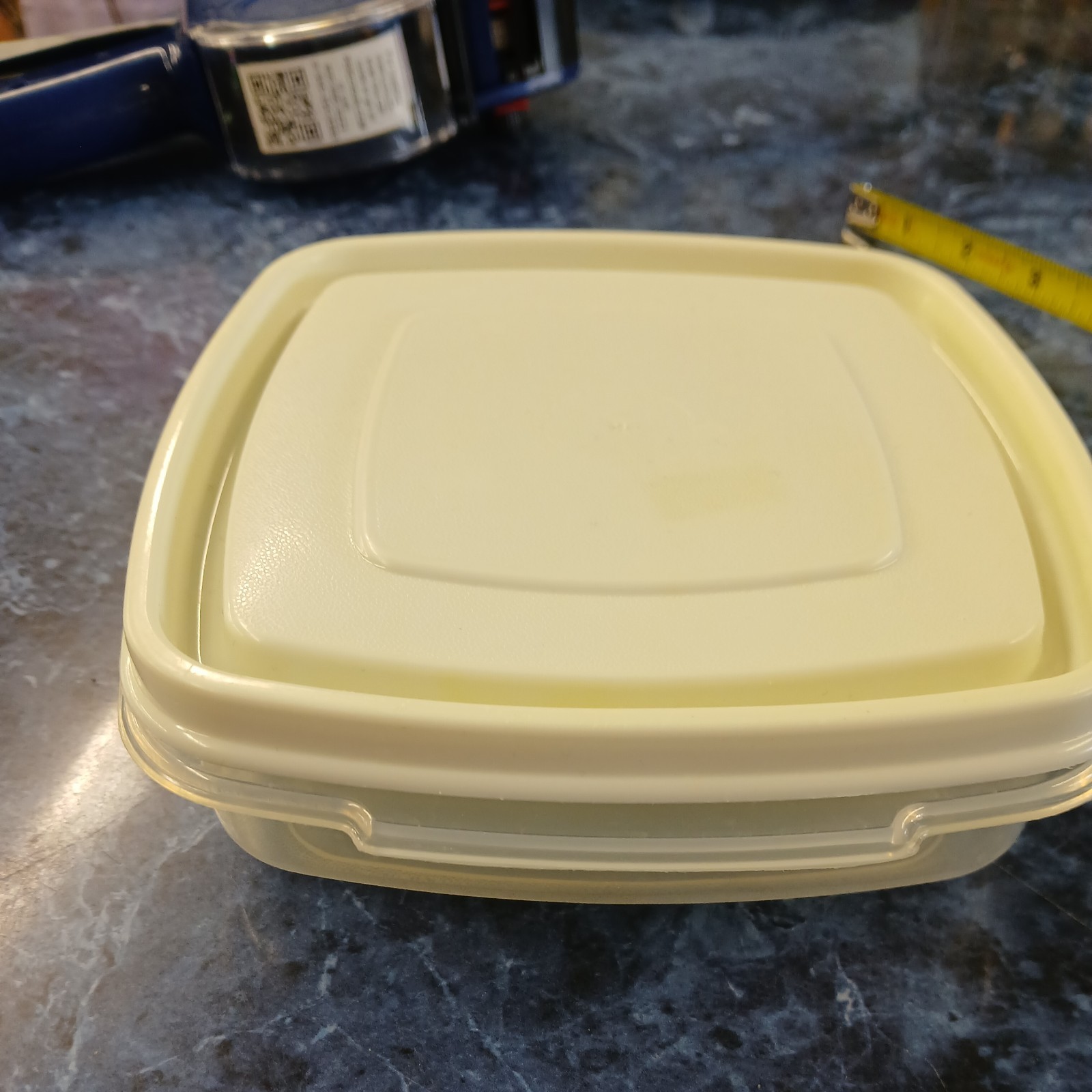 Vintage Rubbermaid Servin’ Saver Food Storage Container Almond Lid 2 Cups