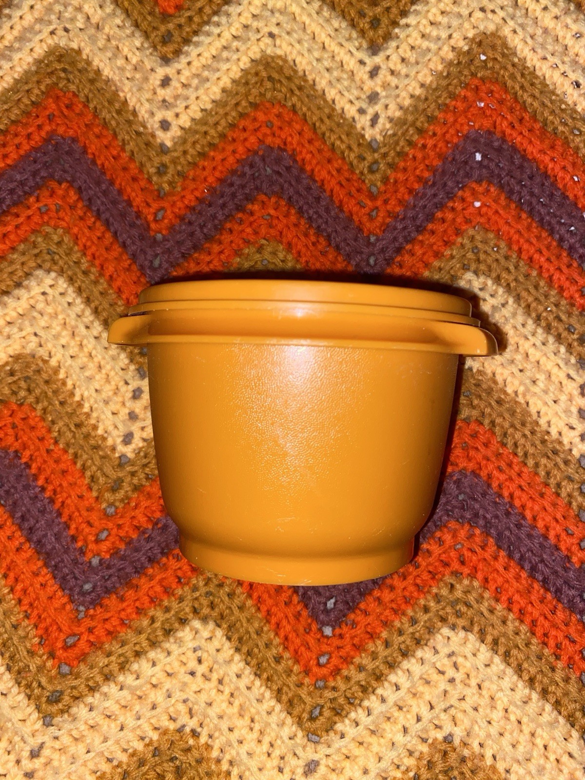 TUPPERWARE SERVALIER BOWL 886-16 Orange With Starburst Lid 3 1/2″ Tall