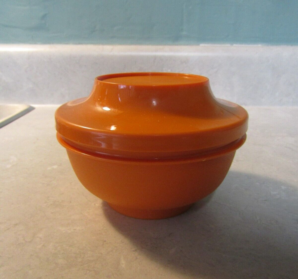 Vintage Tupperware 1436 Orange Service Bowl w/ Lid ~ 2 1/4″ Tall ~4 1/2″ DIA