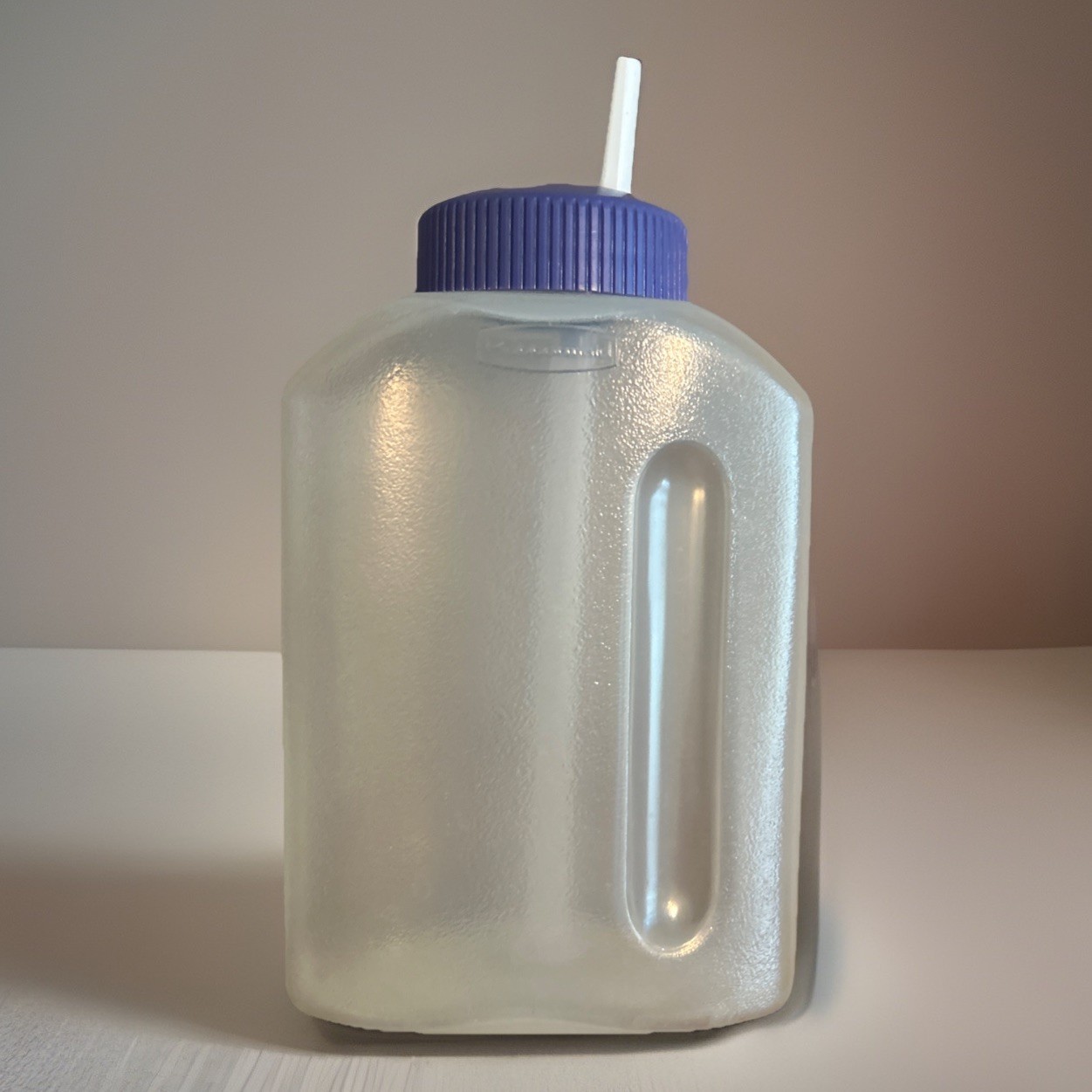Rubbermaid Juice Box Reuseable 16 oz Drink Bottle Sip Lid W/ Straw VGC