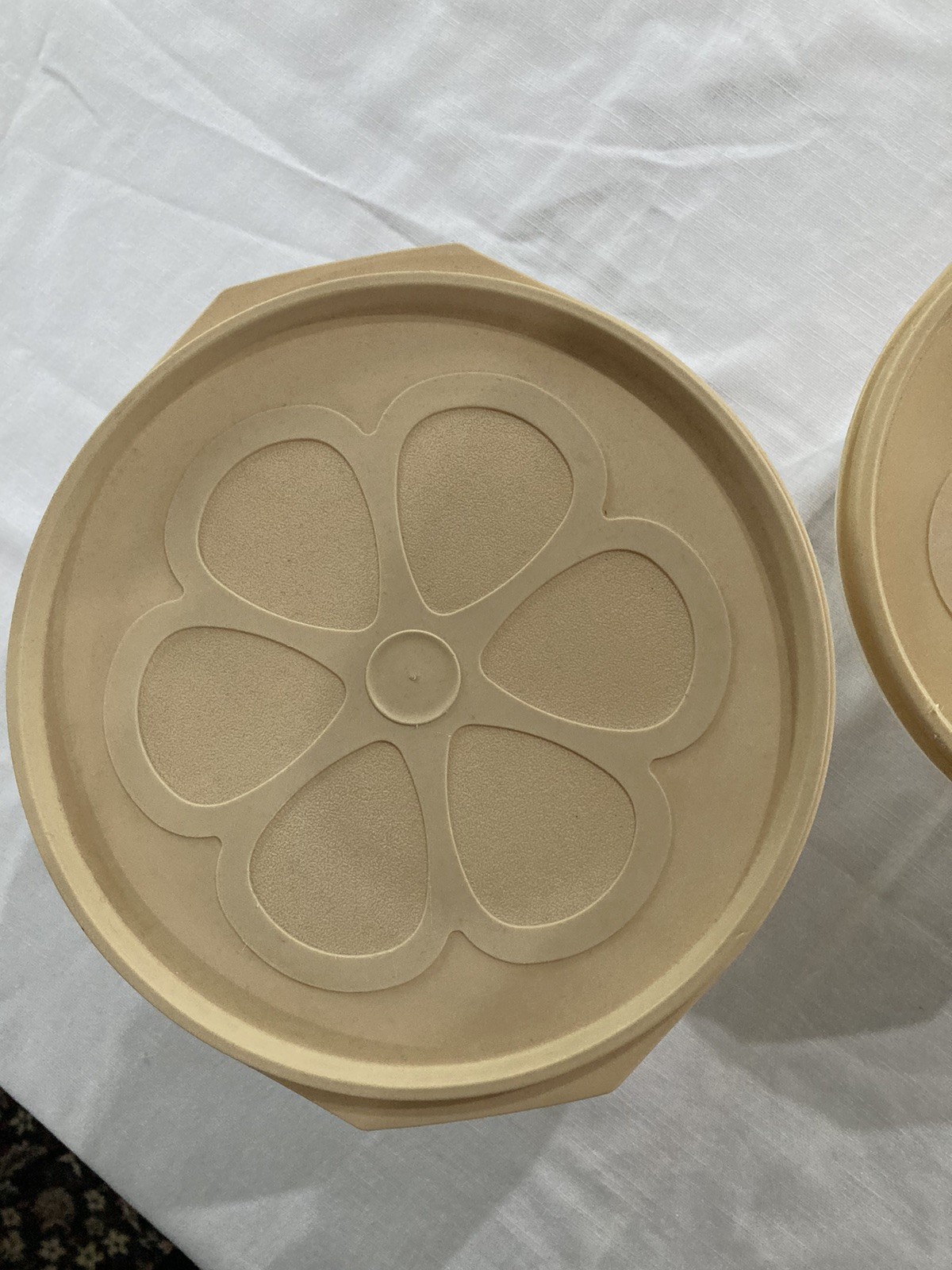 Vintage Rubbermaid Storage Nesting Bowls Set of 3 W/ Daisy Almond Lids