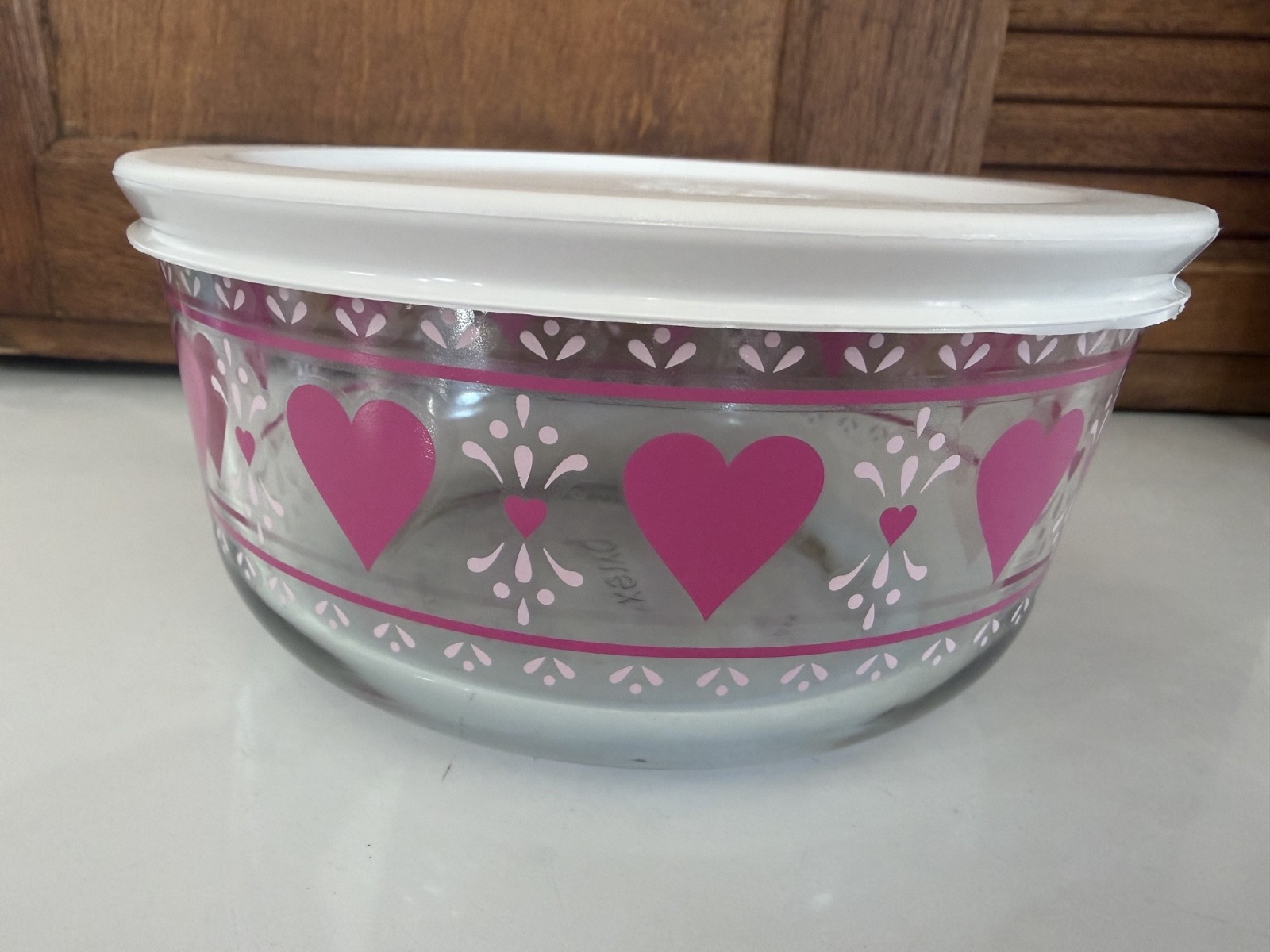PYREX 4 CUP PINK HEARTS WITH WHITE LID FOOD STORAGE CONTAINER VALENTINES DAY