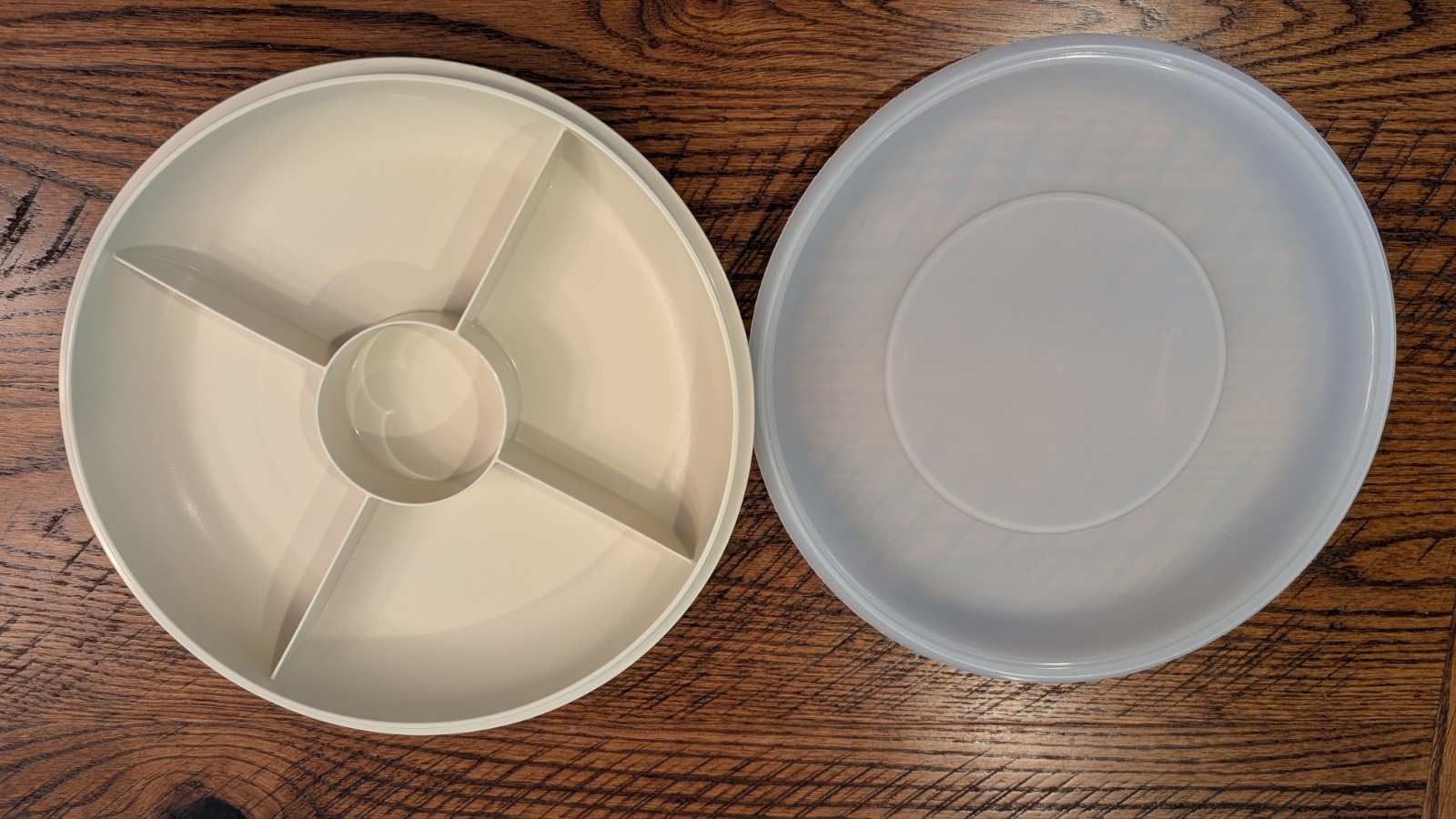 Vintage Tupperware Divided Fruit Veggie Dip Tray Dome Lid Holds Ice Beige #1709