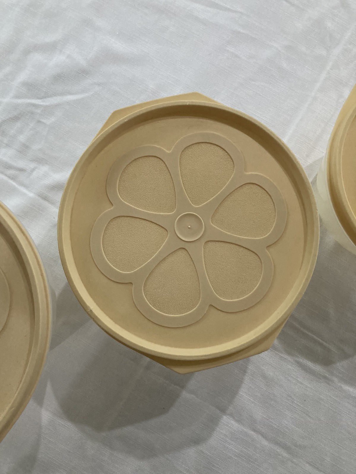 Vintage Rubbermaid Storage Nesting Bowls Set of 3 W/ Daisy Almond Lids