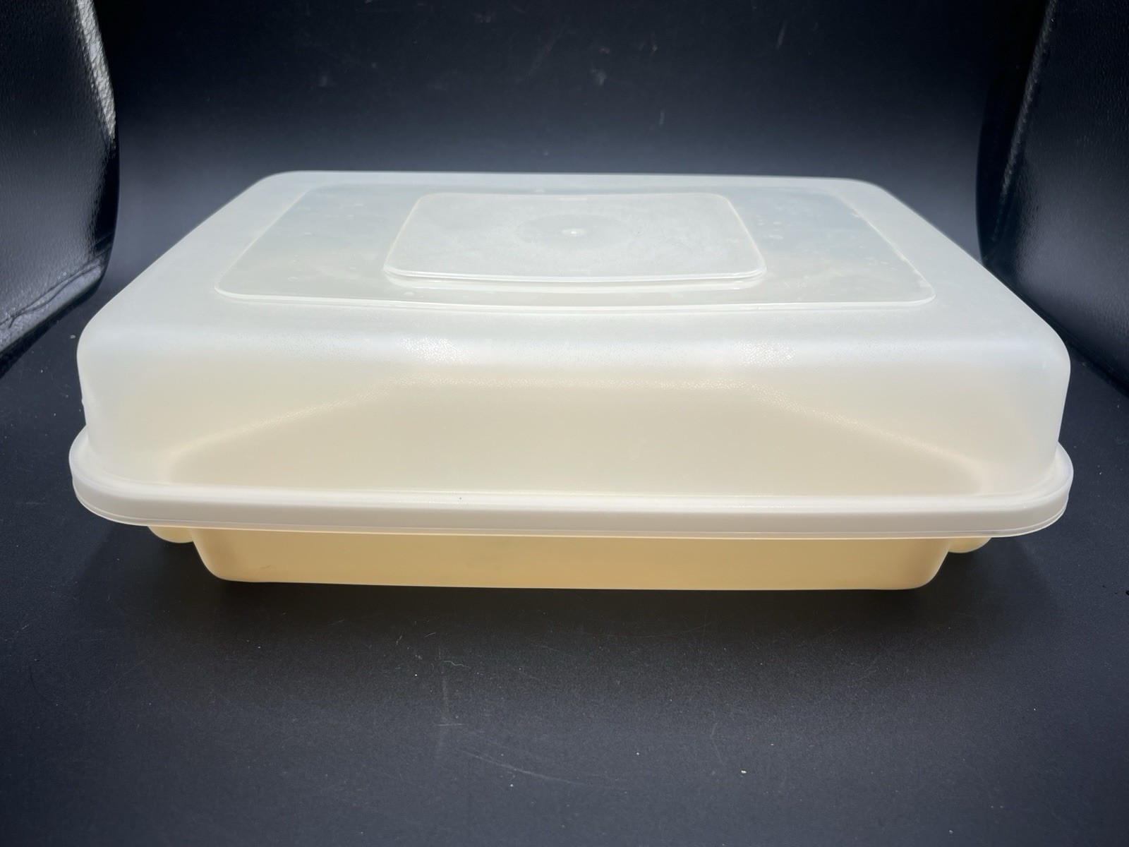 VTG Rubbermaid Servin Saver Almond #0833 Divided Tray & Lid