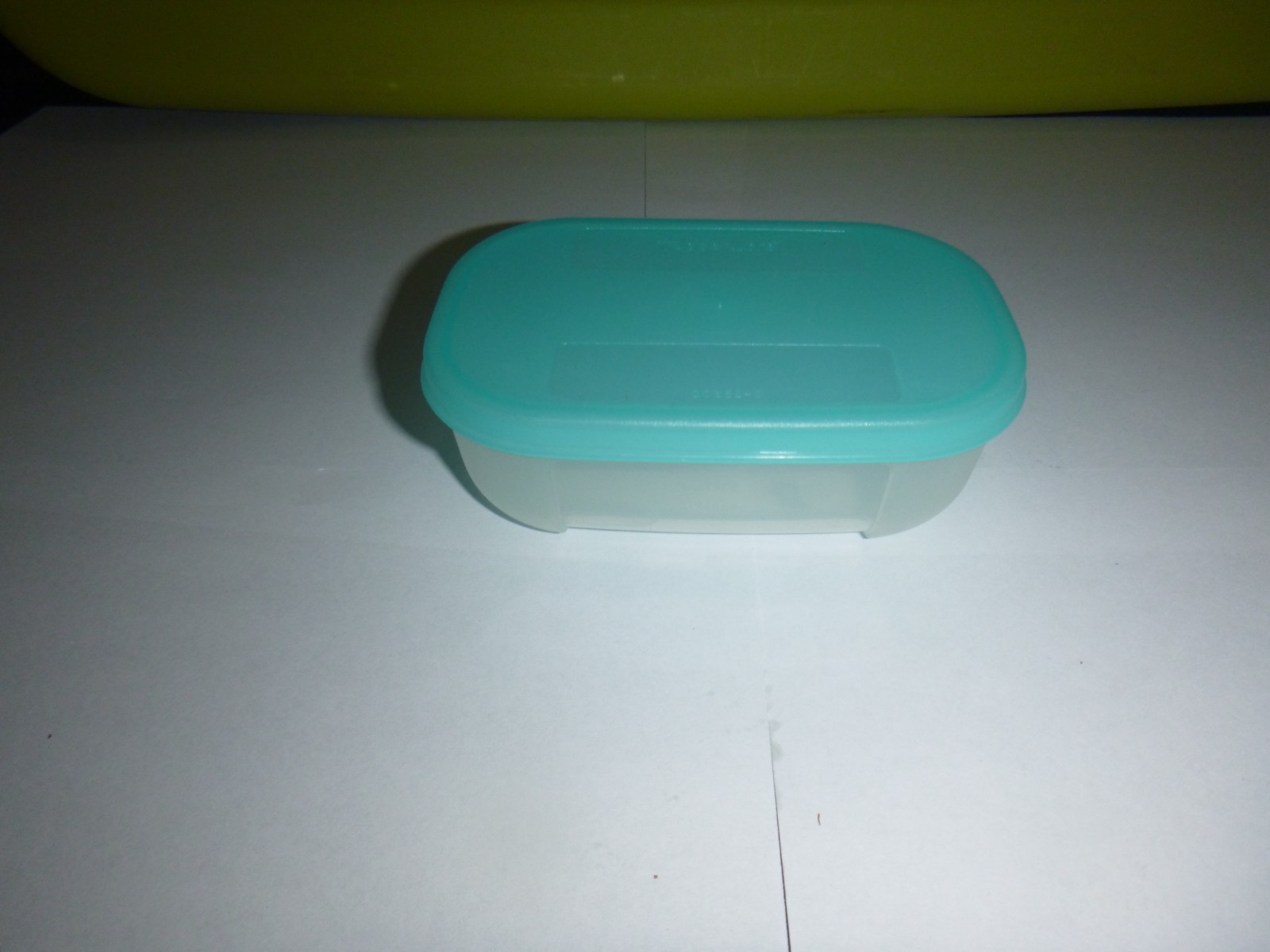 Tupperware 2086B Freezer Mate Storage Container 4-3/4 Fl. Oz. Clear w/ Teal Lid