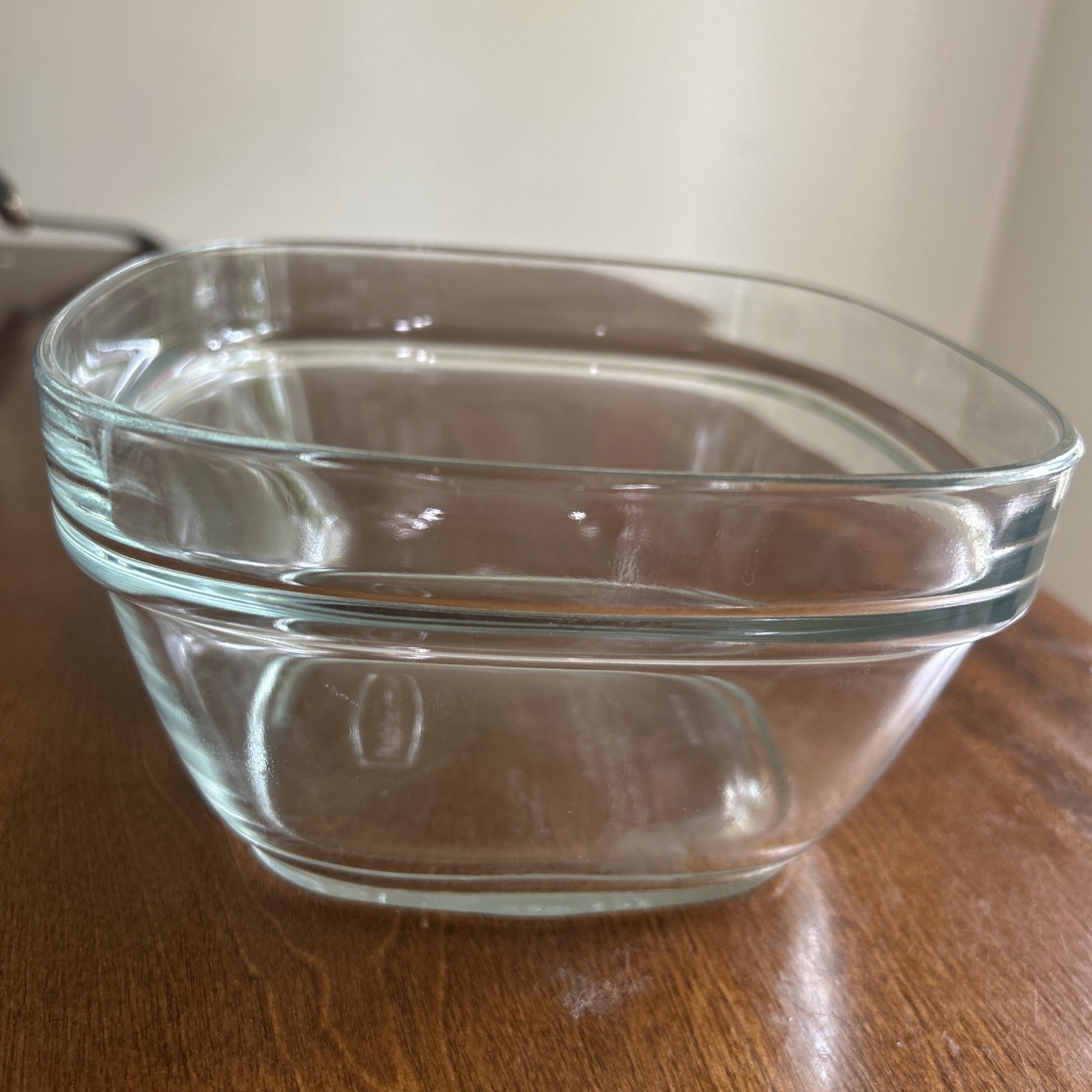 Rubbermaid Glass Food Storage Container 7N63 – 4 Cup Square Bowl