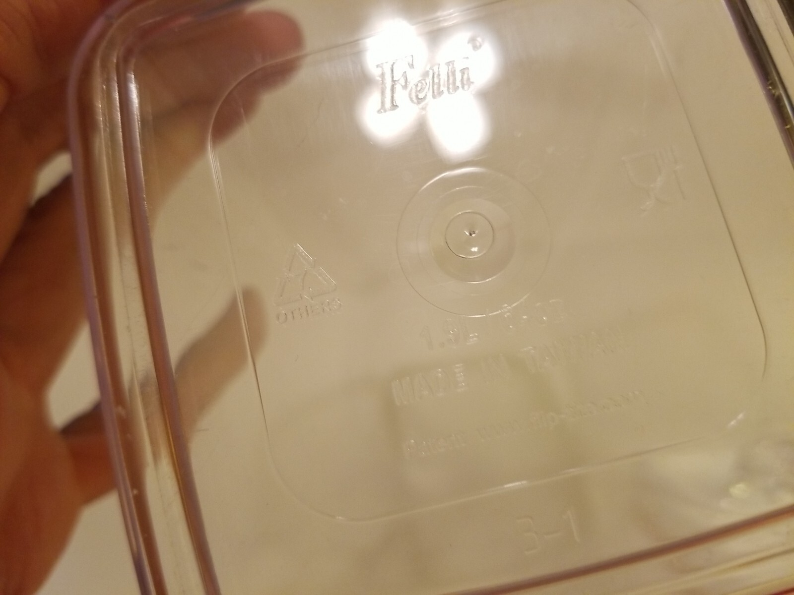 Clear Long Pasta Spaghetti Storage Container Felli Flip-Tite 64 oz w/White Lid