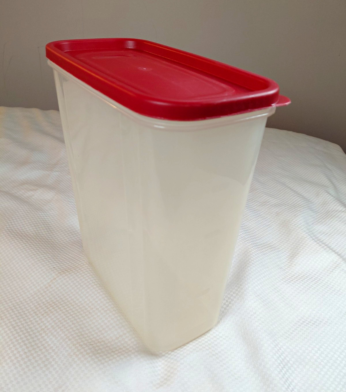 Rubbermaid 5L Clear Storage Container w/ Red Snap Lid BPA Free