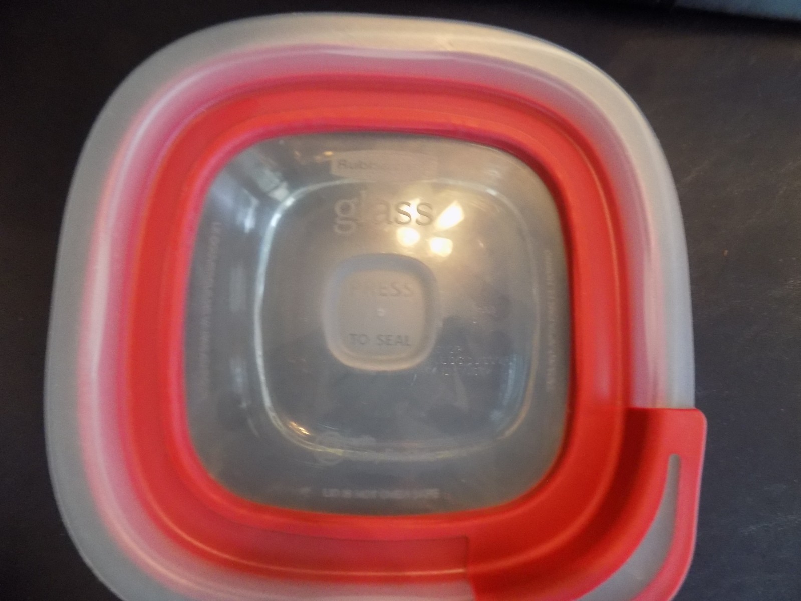 RUBBERMAID Glass Food Storage 2.5 cups Square Model With Lid
