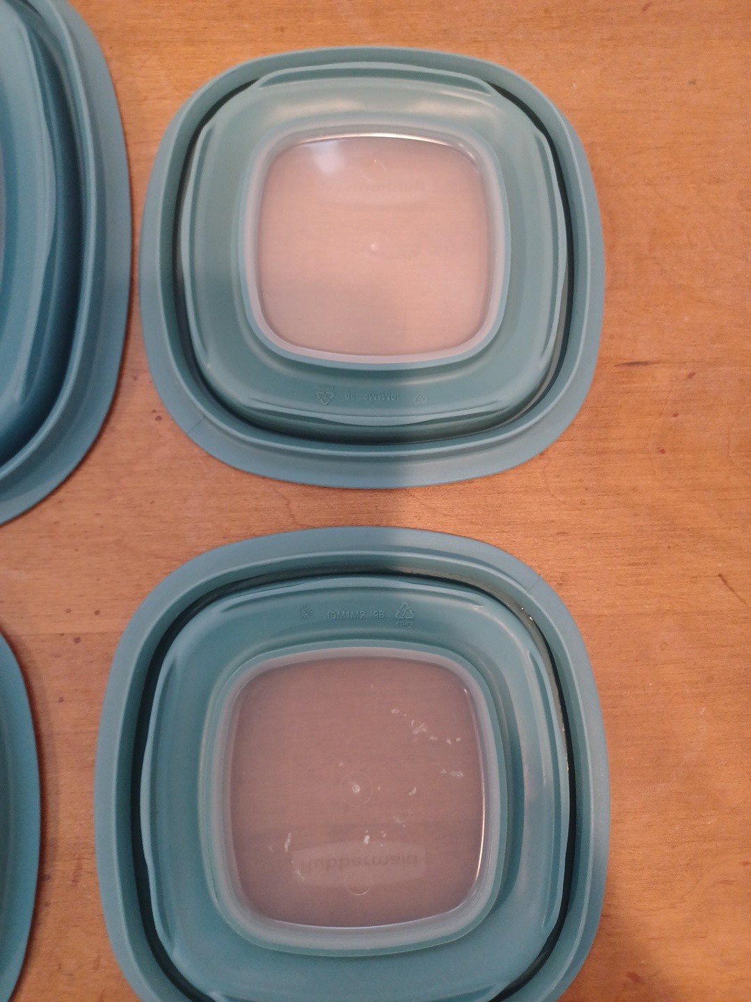 4 Rubbermaid Premier Swirl Food Storage Containers Lids 5c, 2c, 1.25c Teal Blue