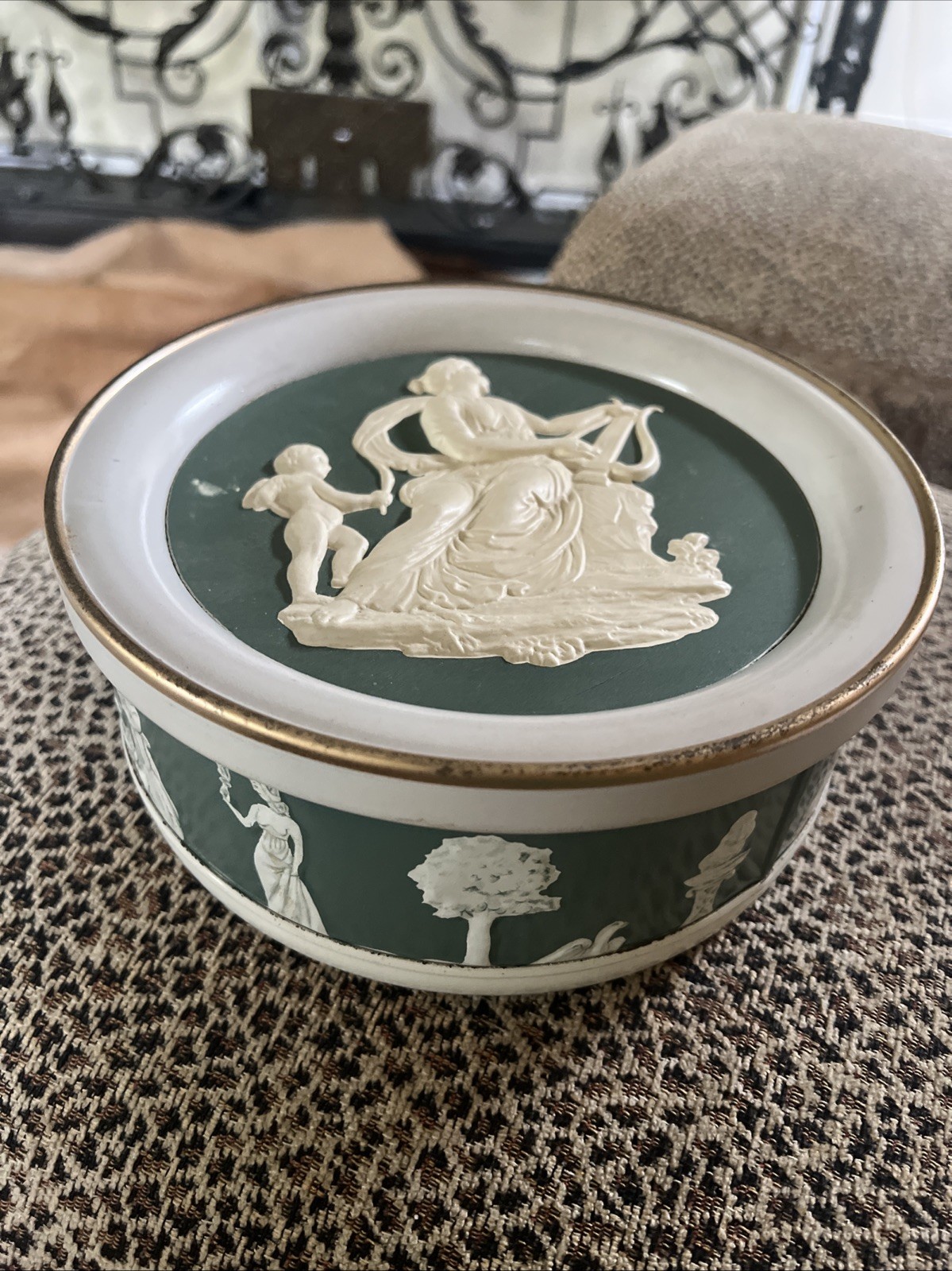 Vintage Wedgewood Collectible Tin Angel Cherub Raised Design Cameo 3D Round