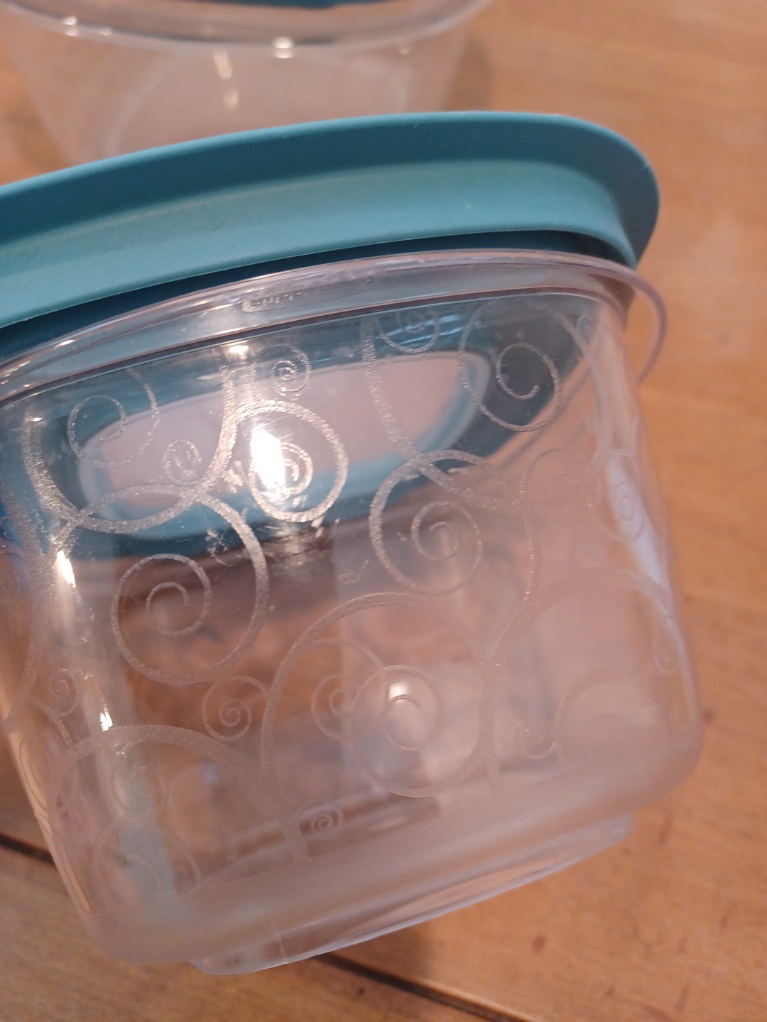 4 Rubbermaid Premier Swirl Food Storage Containers Lids 5c, 2c, 1.25c Teal Blue
