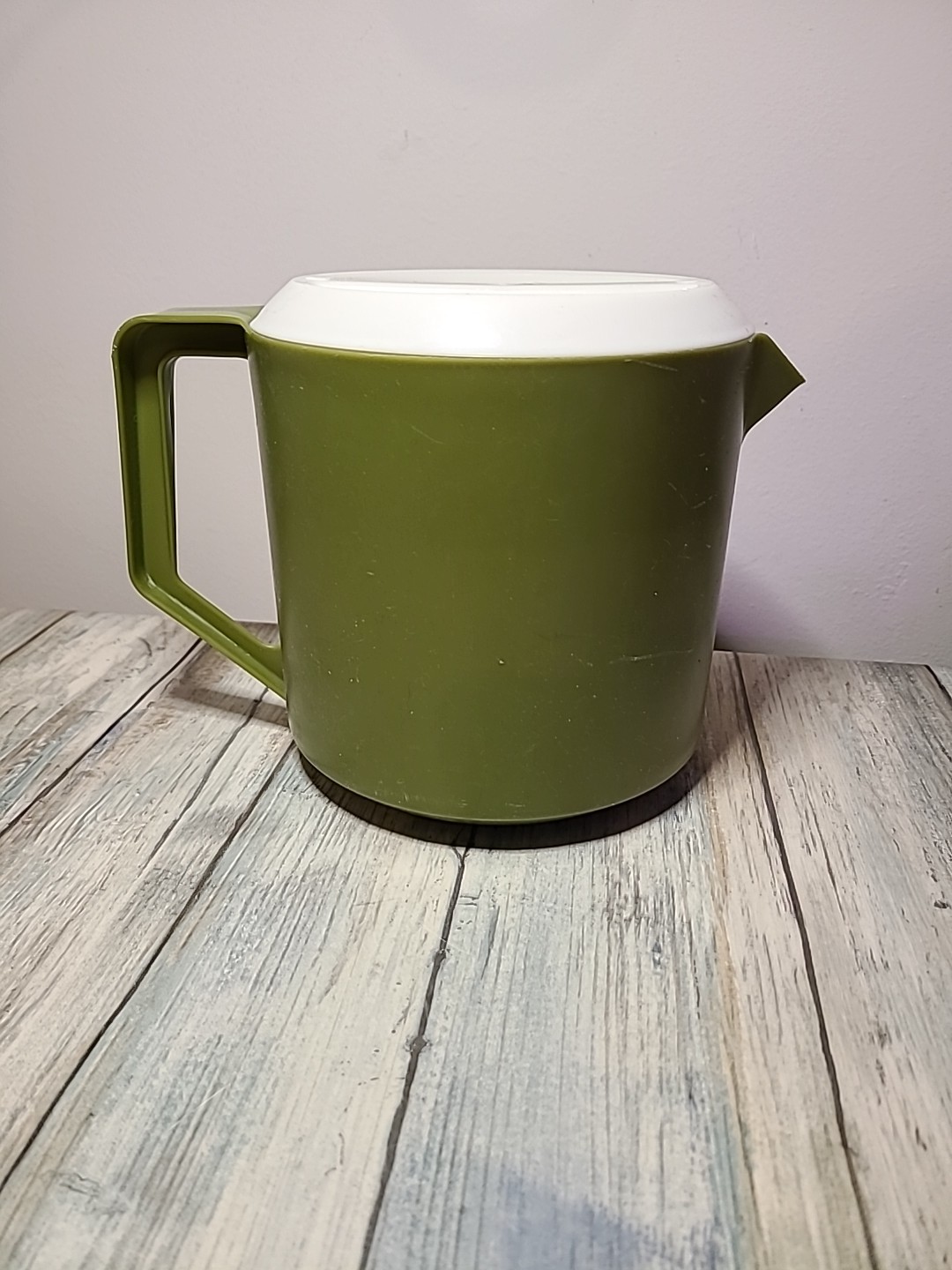 1 And 1/2 Qt Rubbermaid Green Picture J-2745 4 White Lid