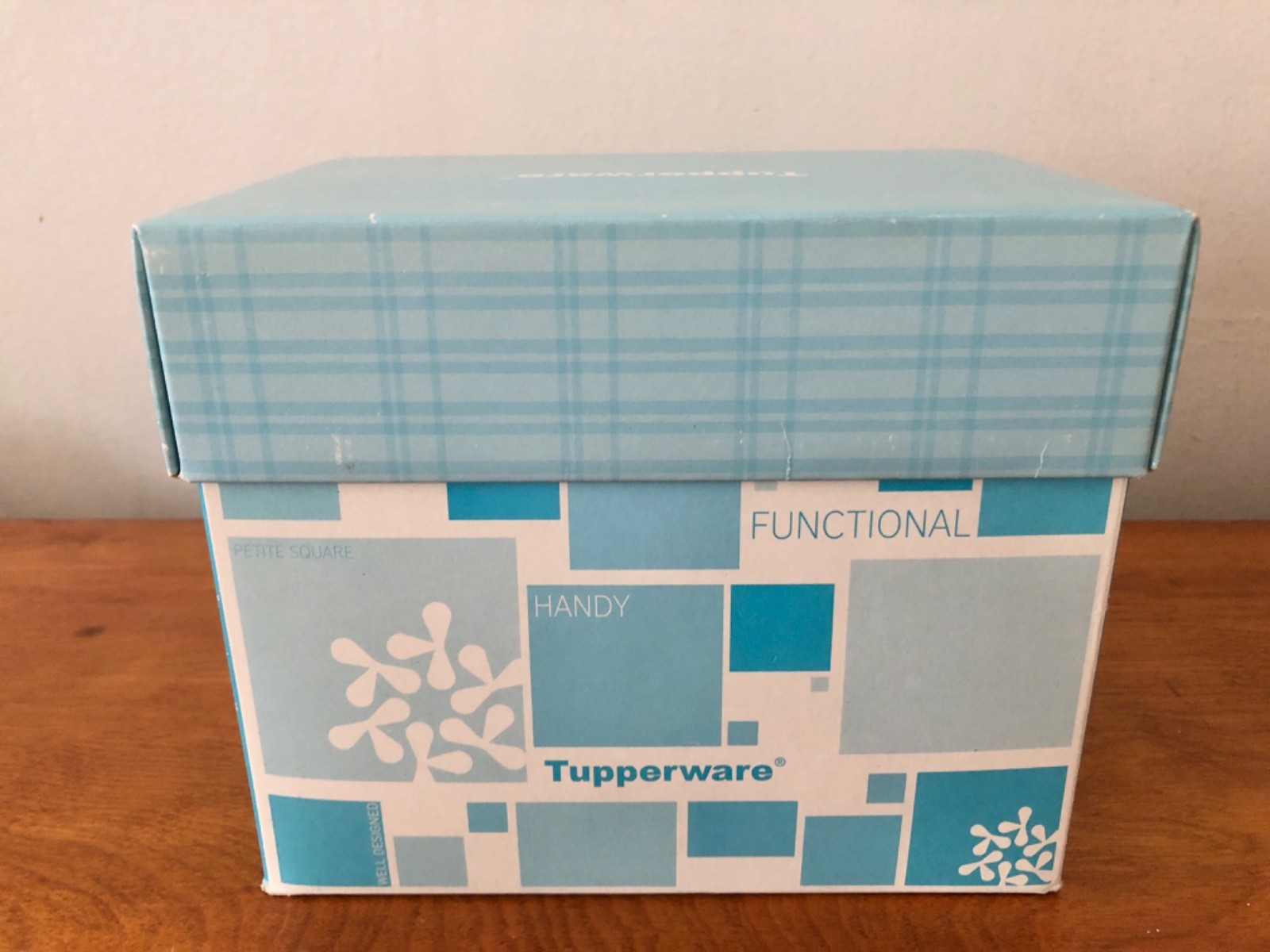 TUPPERWARE HANDY FUNCTIONAL PETITE SQUARE CONTAINERS (14 PIECES)*NEW IN ORG BOX*