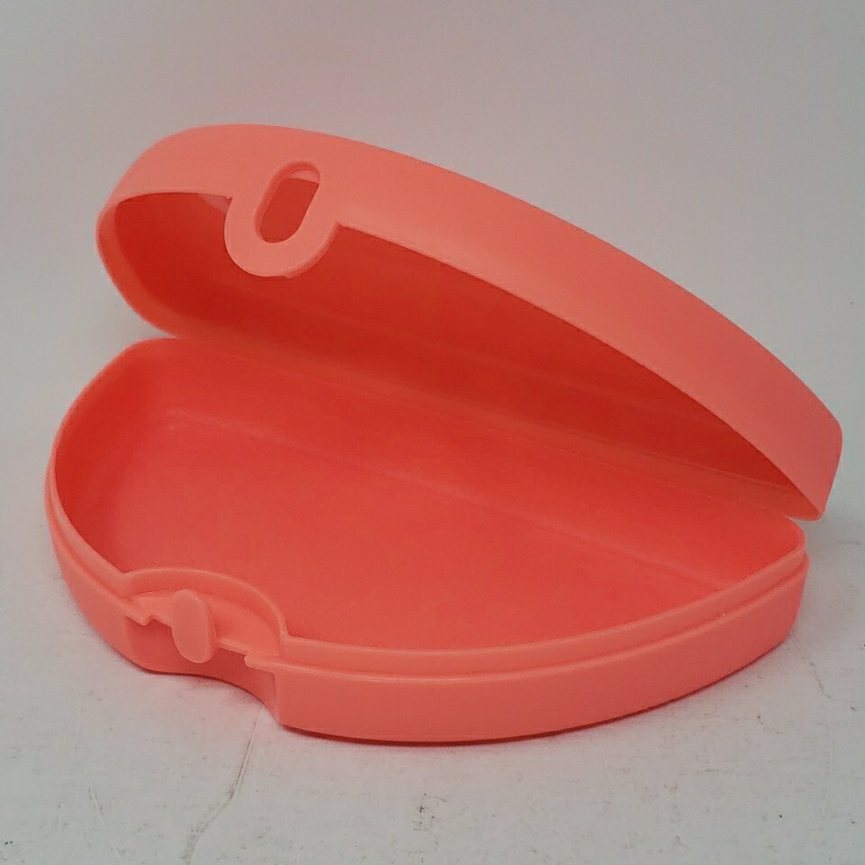 Tupperware 7243A Hinged Empanada Pie Half Circle Sandwich Snack Keeper Orange