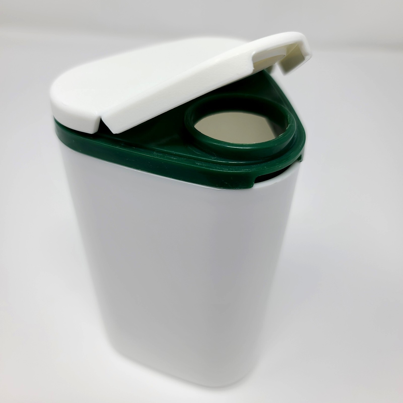 Tupperware Triangular Shaker #1630 for Parmesan Cheese or Spices White & Green