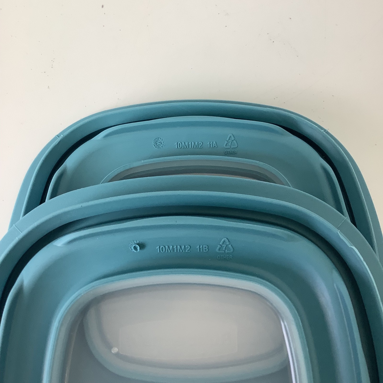 2 Rubbermaid Premier Square Food Storage Container 1.25 cups 7J5635 w/ Blue Lid