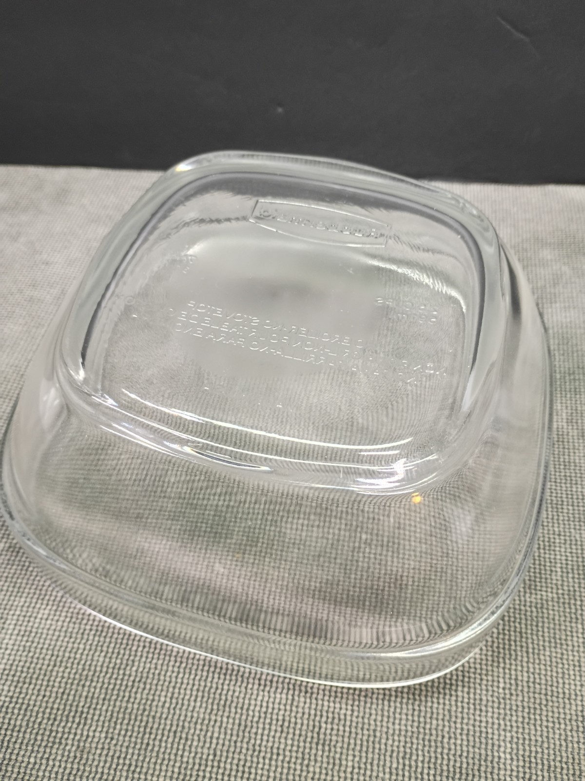 Rubbermaid Glass Food Storage 2.5 Cup Container & Easy Find Lid 7N62 USA Made