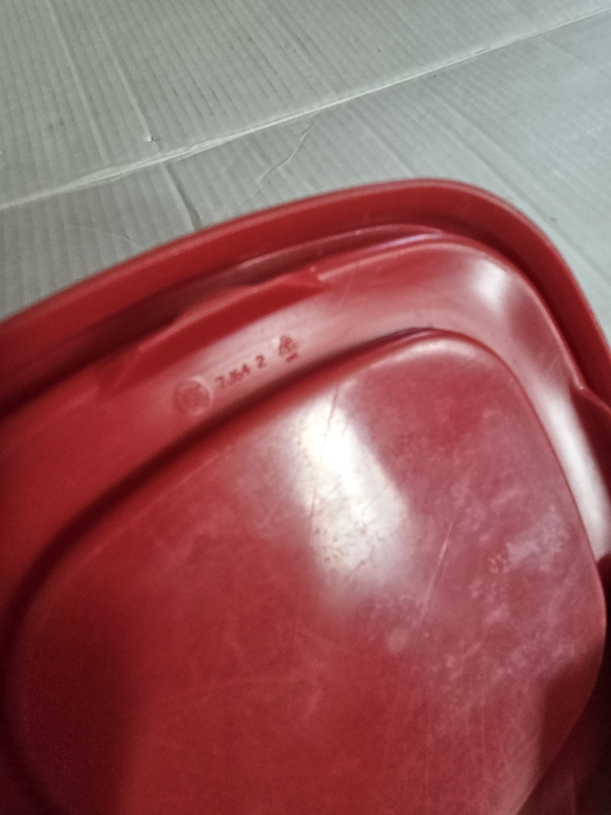Rubbermaid Easy Find Replacement 7J64 Red Food Container Lid 6 1/2″