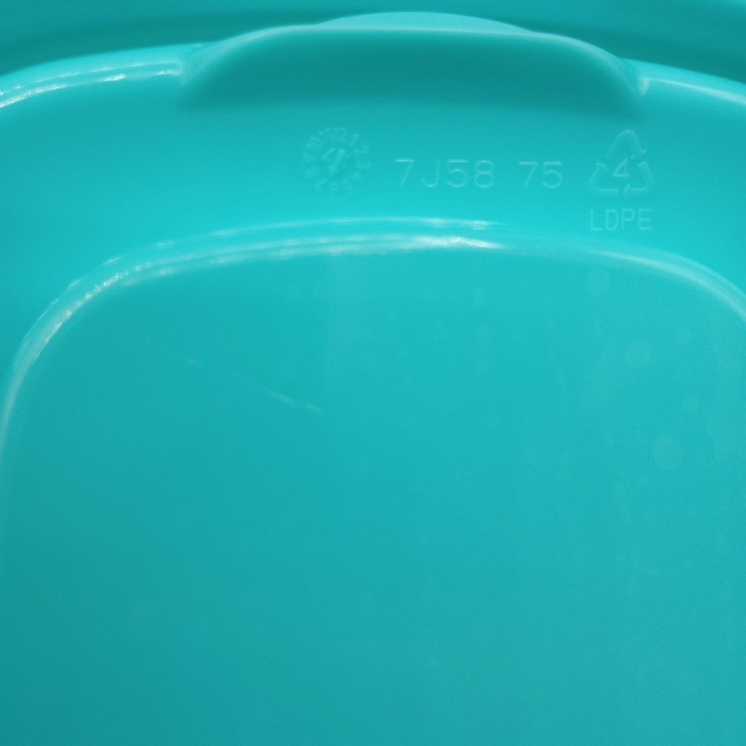 Rubbermaid Easy Find Lid 7J58 Light Blue Square 6 Replacement Container Lids 4.5