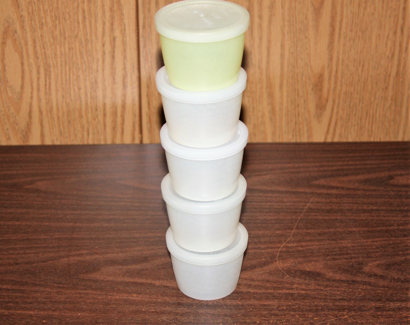 5 VINTAGE TUPPERWARE 8 OUNCE SNACK / STORAGE CUPS WITH COVERS