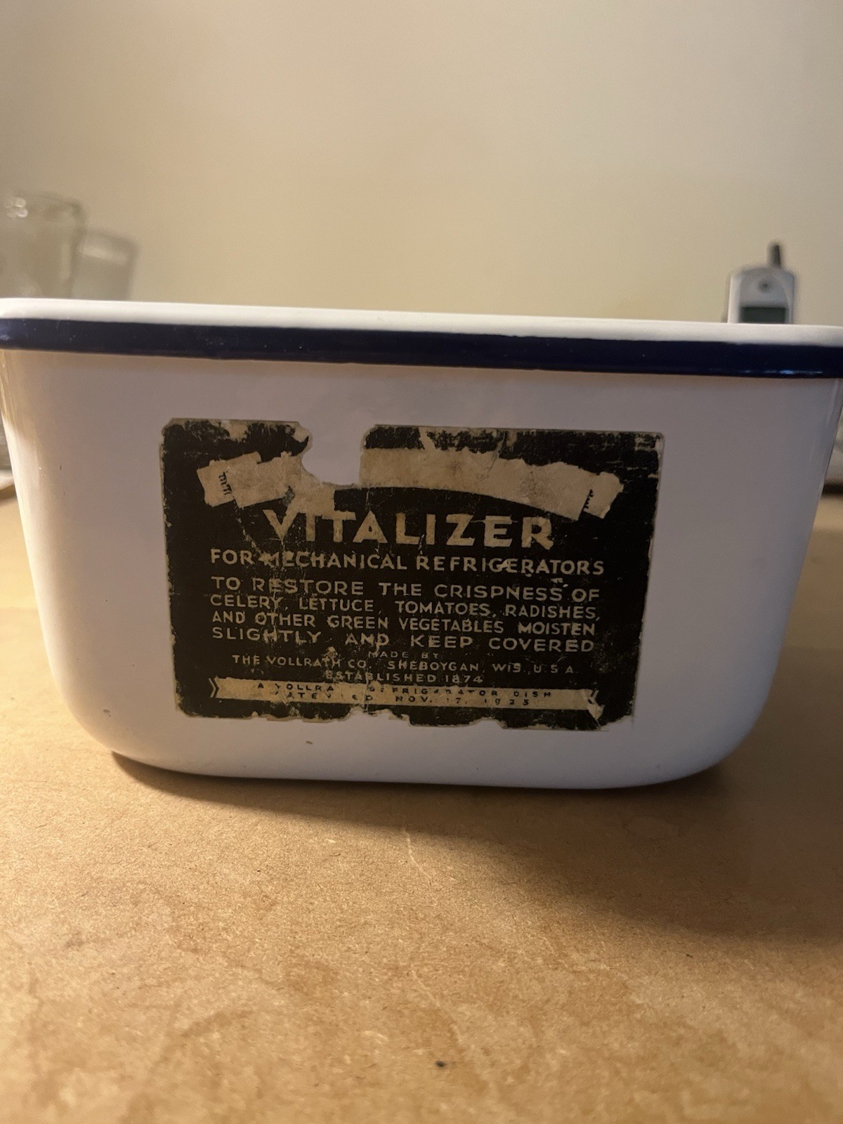 Vollrath Vitalizer Enamel Steel Refrigerator Dish w/ Slip-On Lid White/Blue 1925