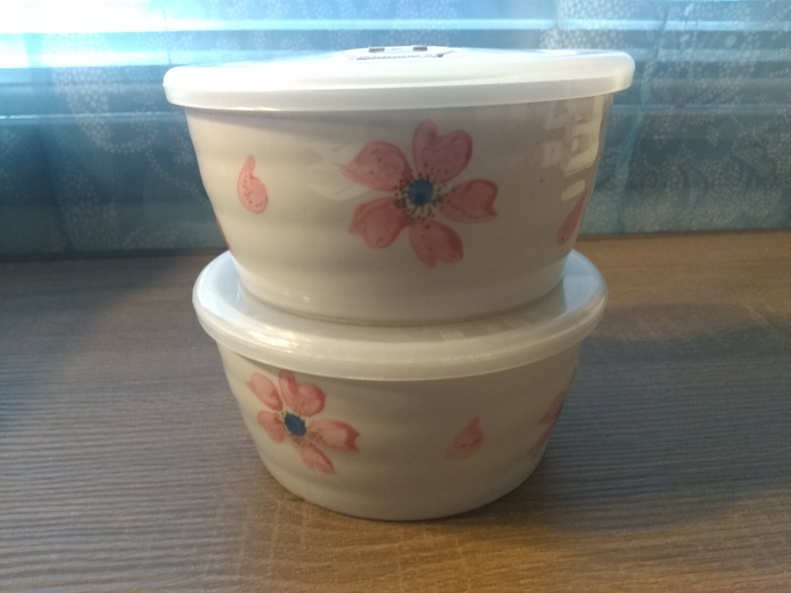 Ceramic food storage with lids Gray with Pink flowers
