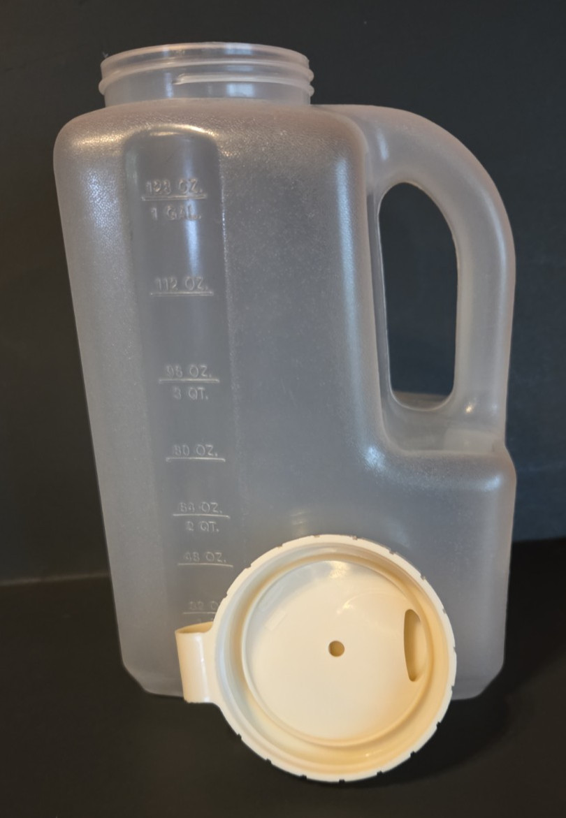 Vtg. Rubbermaid Servin Saver Pitcher/Jug 1 Gallon 4 Qt. #0231 Flip Top Lid
