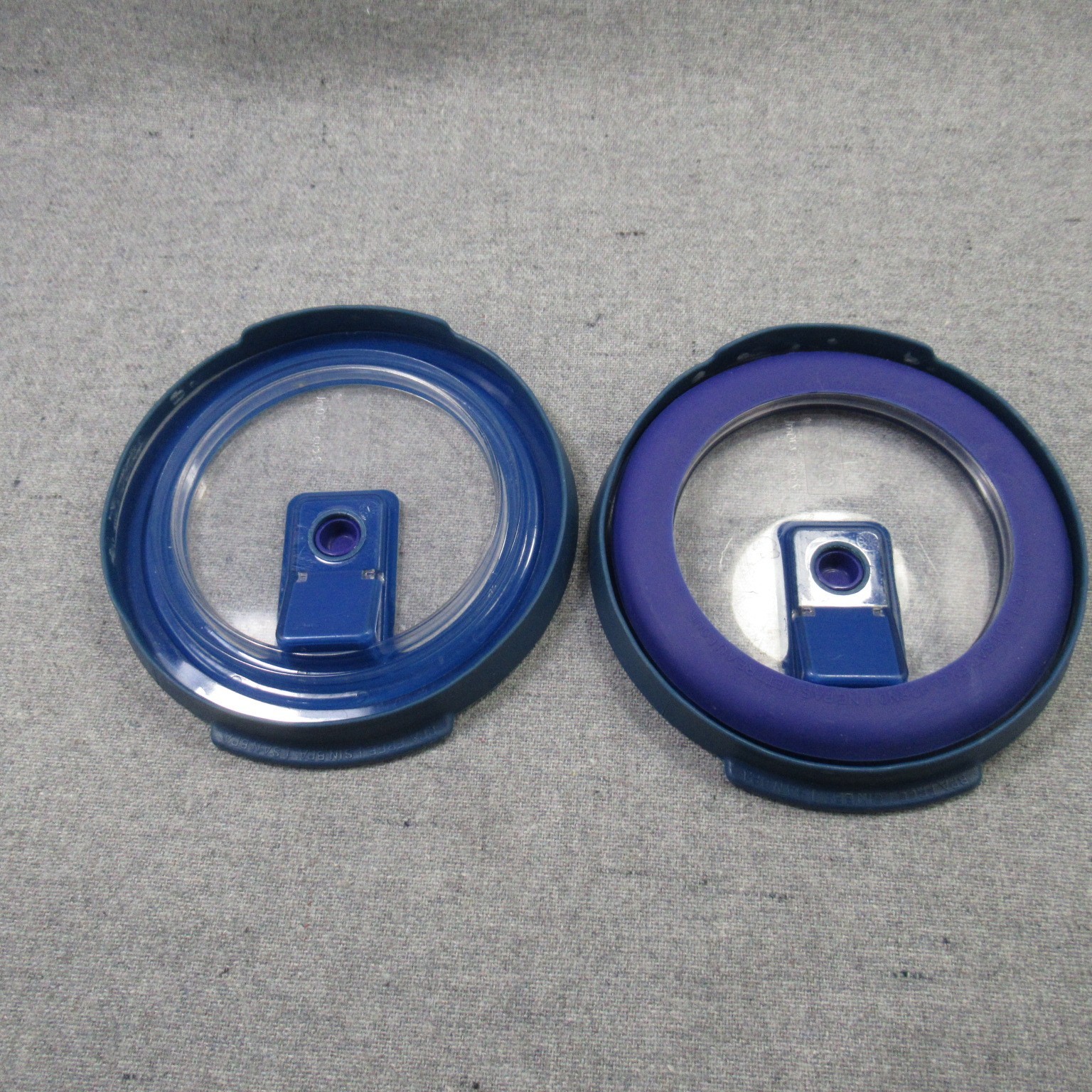 Pyrex 7200 Glass Bowls Vented Blue Lids 2 Cup Storage Lot of 2