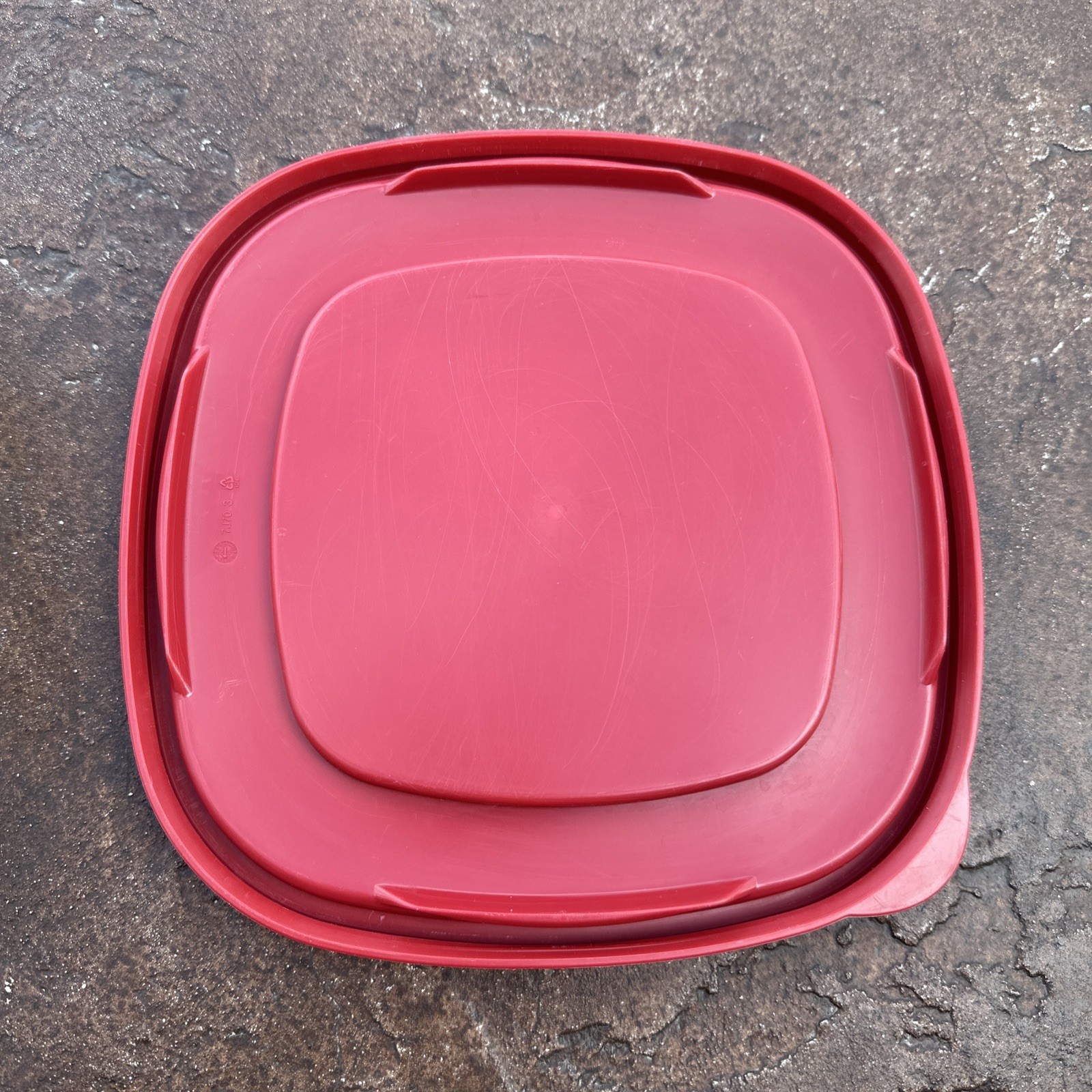 Rubbermaid Divided 3 Compartment Container Plate #7K74 & Lid #7J70 Meal Prep