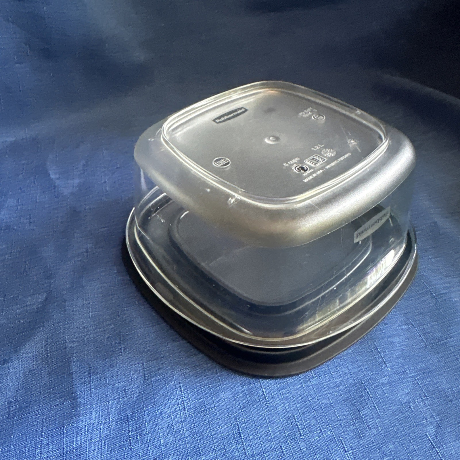 Rubbermaid Premier 5 Cup Food Storage Container Clear Black Lid FG 7H77 Inv#247