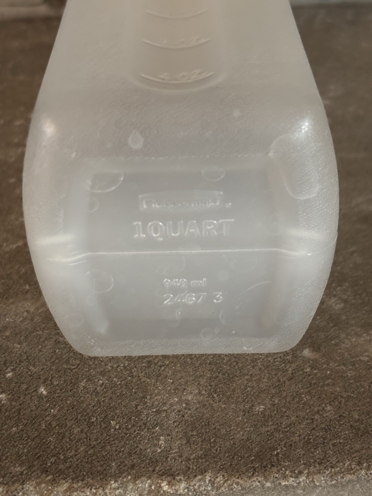 Vintage Rubbermaid Servin’ Saver Drink Bottle 1 Quart 940 mL Almond Flip Top Lid