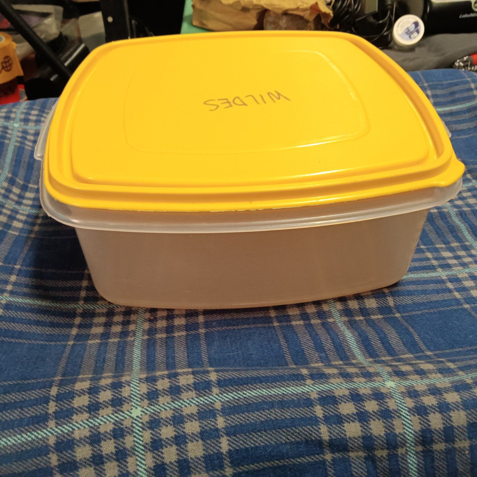 Vintage Rubbermaid Servin’ Saver #4 19 Cup Square Container Snap Yellow Lid